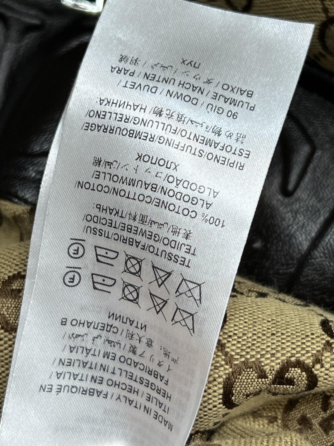 G家 25秋冬新款 双G提花大翻领羽绒马甲 经典双G老花+黑色皮革logo饰边 复古奢华感满满！可拆卸针