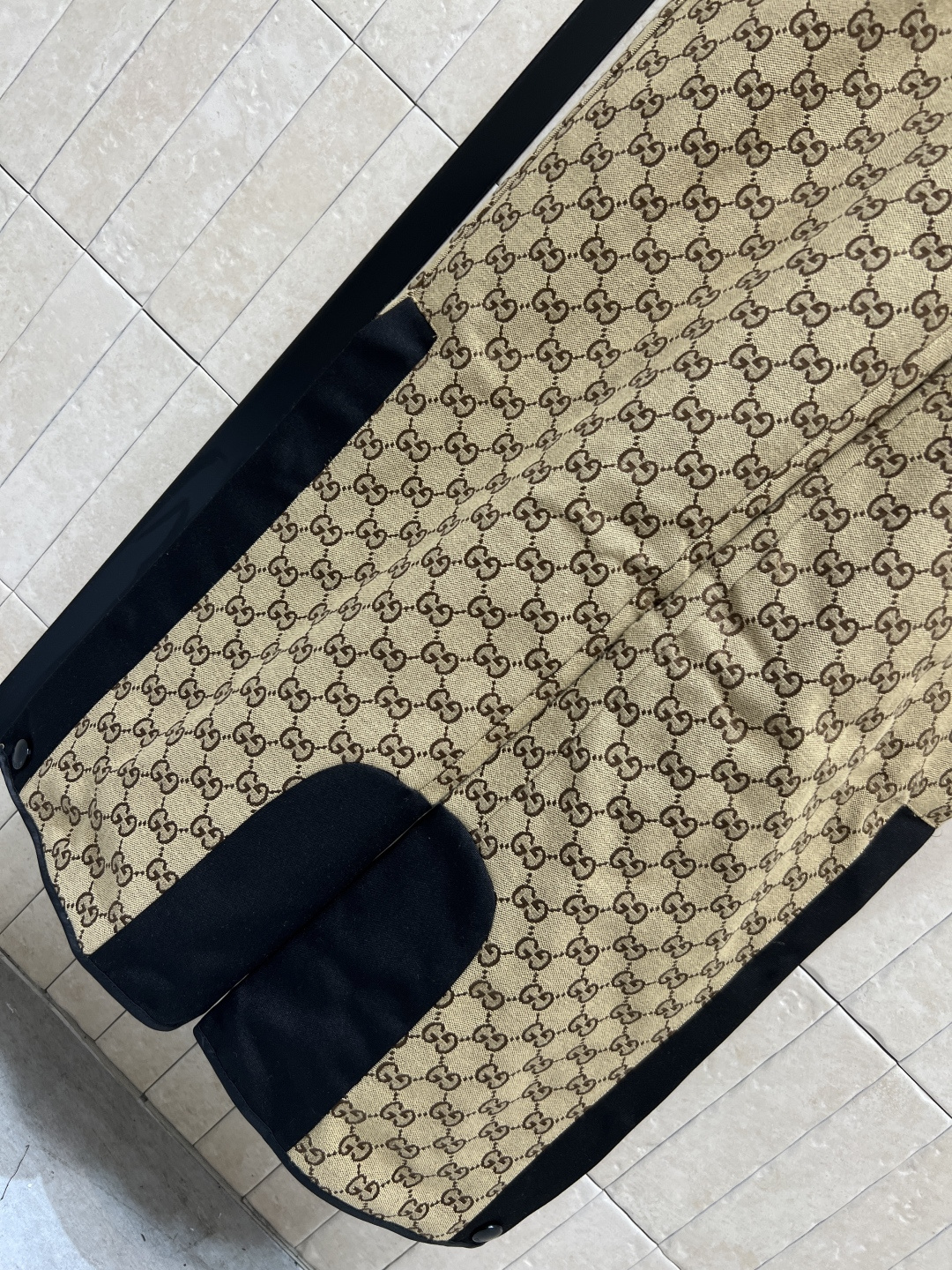 G家 25秋冬新款双G提花滑雪背带裤 经典GG图案+米色与黑色配色 奢华感满满！高性能防水面料 滑雪、户