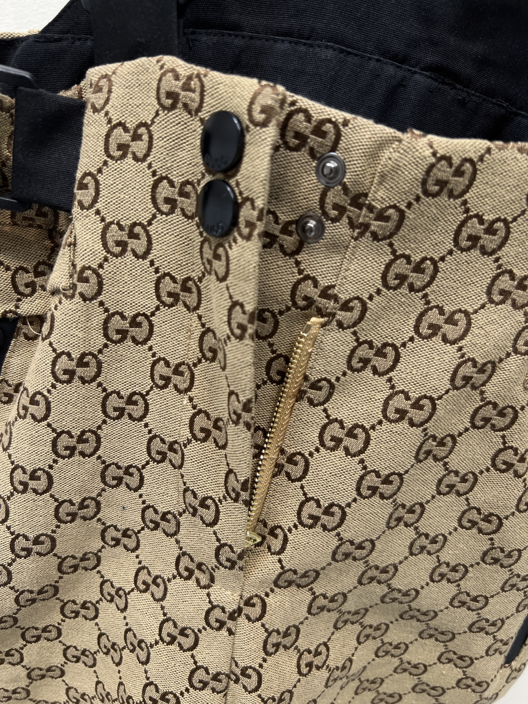 G家 25秋冬新款双G提花滑雪背带裤 经典GG图案+米色与黑色配色 奢华感满满！高性能防水面料 滑雪、户