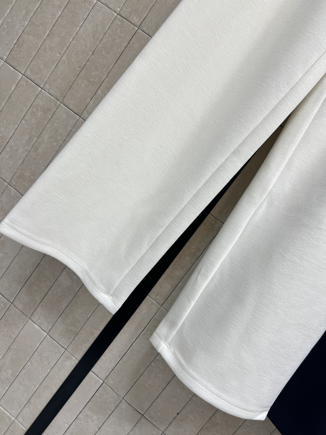 小香家 25秋冬新款 抽绳高腰阔腿裤 上身挺阔有型 后口袋logo小标点缀 彰显品牌魅力 大牌又时髦 阔