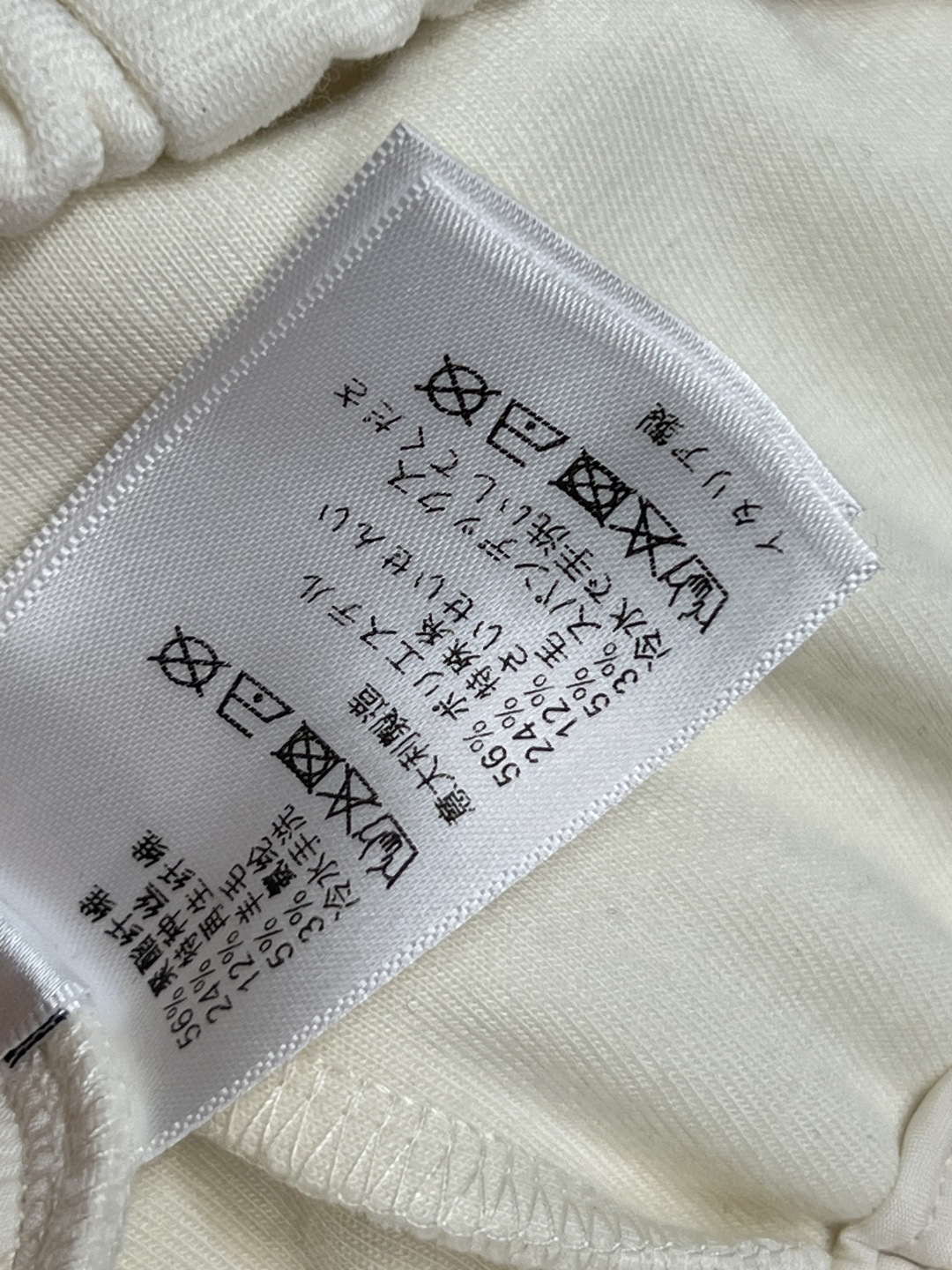 MIU家 25秋冬新款 极简主义的设计阔腿裤 上身挺阔有型 经典字母Logo点缀 彰显品牌魅力 大牌又时