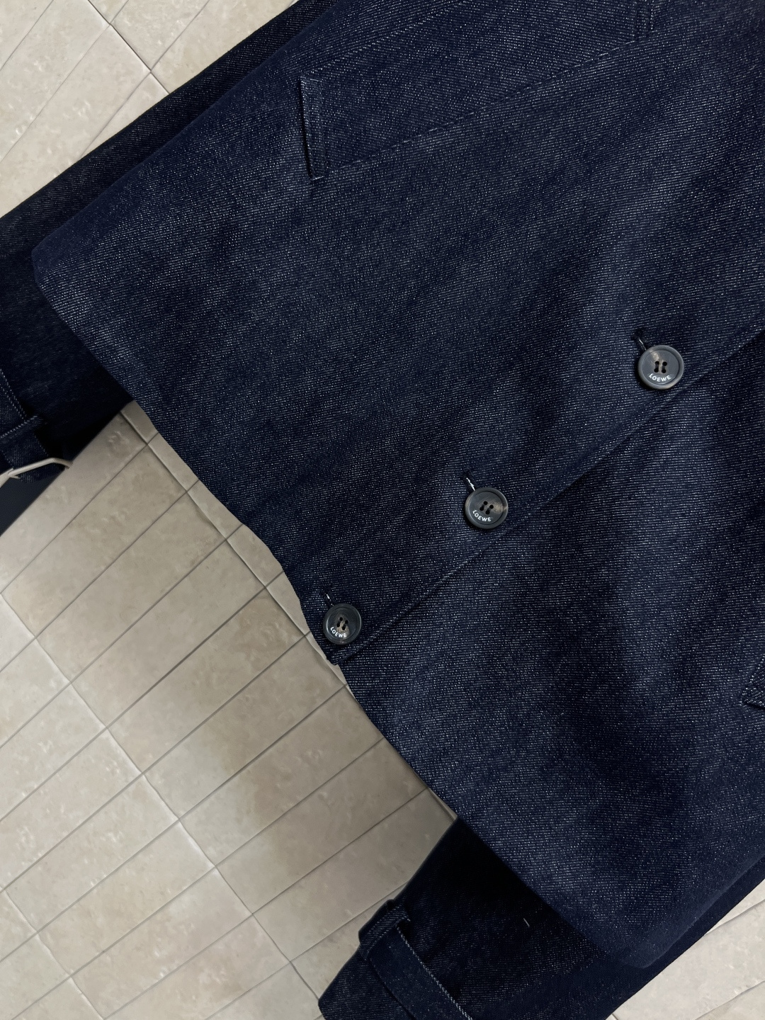 LW家 25秋冬新款  连帽短款牛仔棉服外套 采用深蓝丹宁面料  可拆卸羊羔毛连帽设计 袖口可调节 实用
