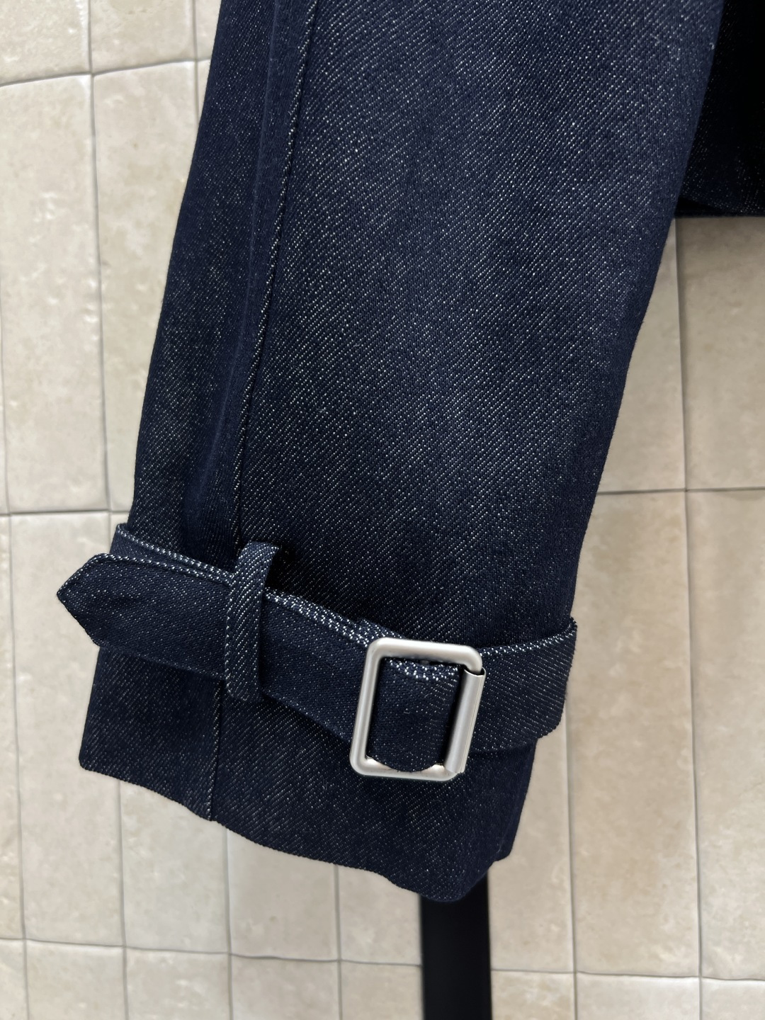 LW家 25秋冬新款  连帽短款牛仔棉服外套 采用深蓝丹宁面料  可拆卸羊羔毛连帽设计 袖口可调节 实用