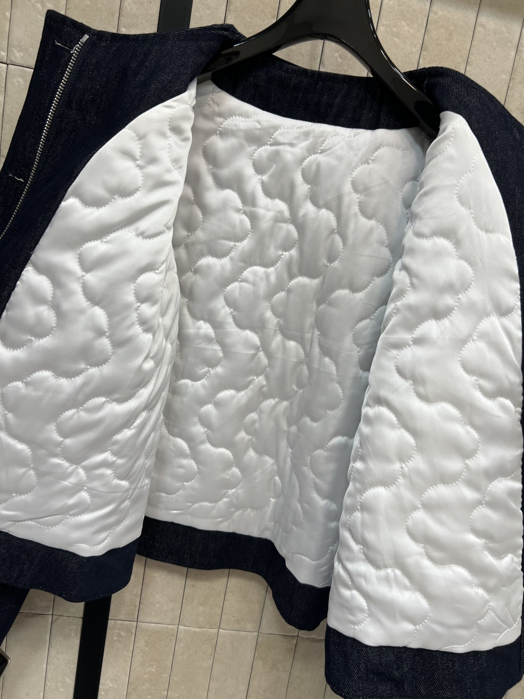 LW家 25秋冬新款  连帽短款牛仔棉服外套 采用深蓝丹宁面料  可拆卸羊羔毛连帽设计 袖口可调节 实用