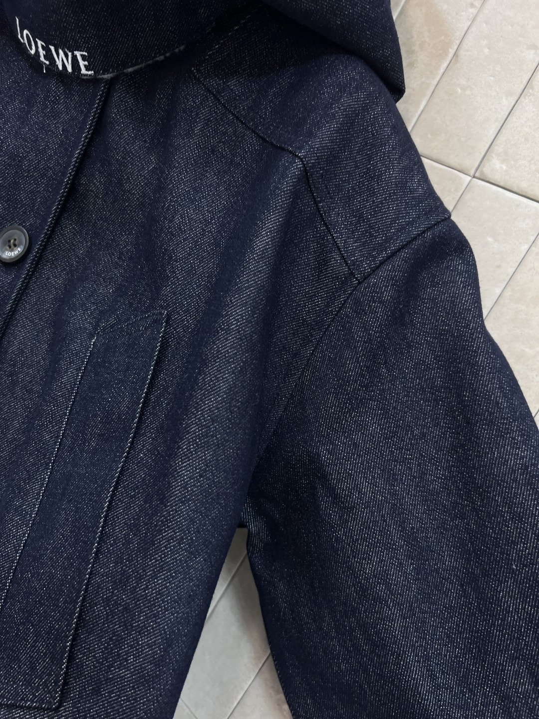 LW家 25秋冬新款  连帽短款牛仔棉服外套 采用深蓝丹宁面料  可拆卸羊羔毛连帽设计 袖口可调节 实用