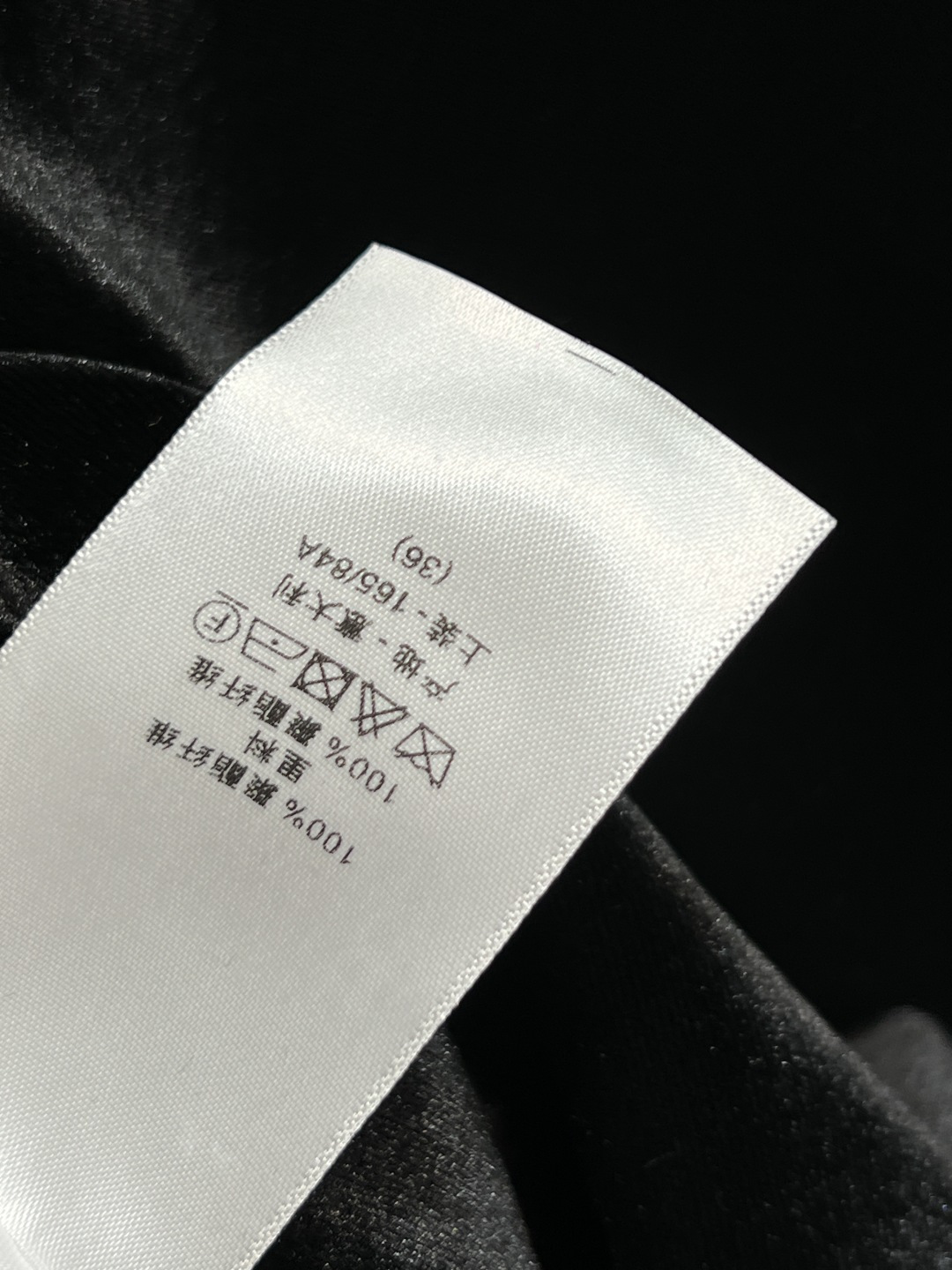 D家 25秋冬新款 黑色丝绒小外套  圆领短款小外套 垫肩设计打造直角肩 气场UP！点缀CD扣饰点缀 搭
