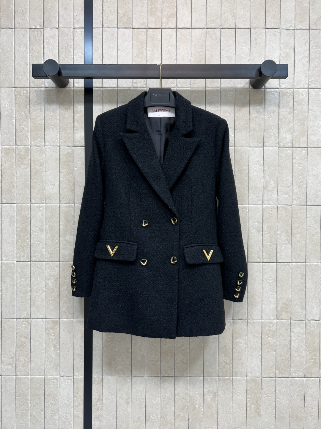 V家 25秋冬新款 V领毛呢西装外套 秋冬穿超合适！金属V字扣+菱形纹理 细节满分 质感高级了 直筒版型