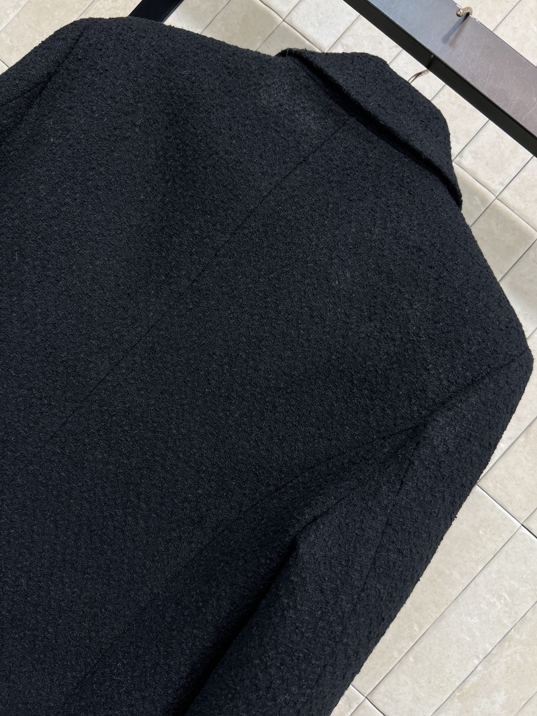 V家 25秋冬新款 V领毛呢西装外套 秋冬穿超合适！金属V字扣+菱形纹理 细节满分 质感高级了 直筒版型