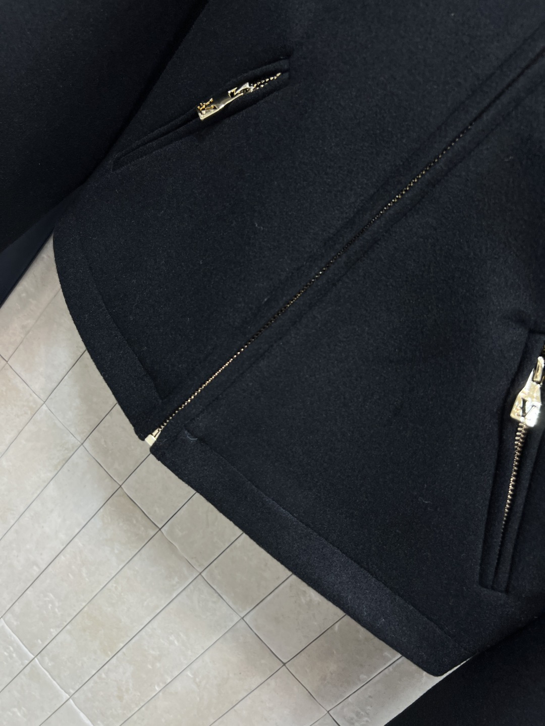 L 家 25秋冬新款 黑色毛呢工装外套 翻领+金属拉链设计 简约又硬朗 短款剪裁超显利落！高品质毛呢面料