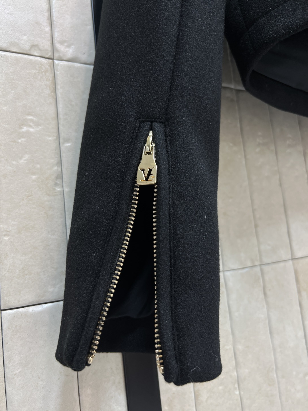 L 家 25秋冬新款 黑色毛呢工装外套 翻领+金属拉链设计 简约又硬朗 短款剪裁超显利落！高品质毛呢面料