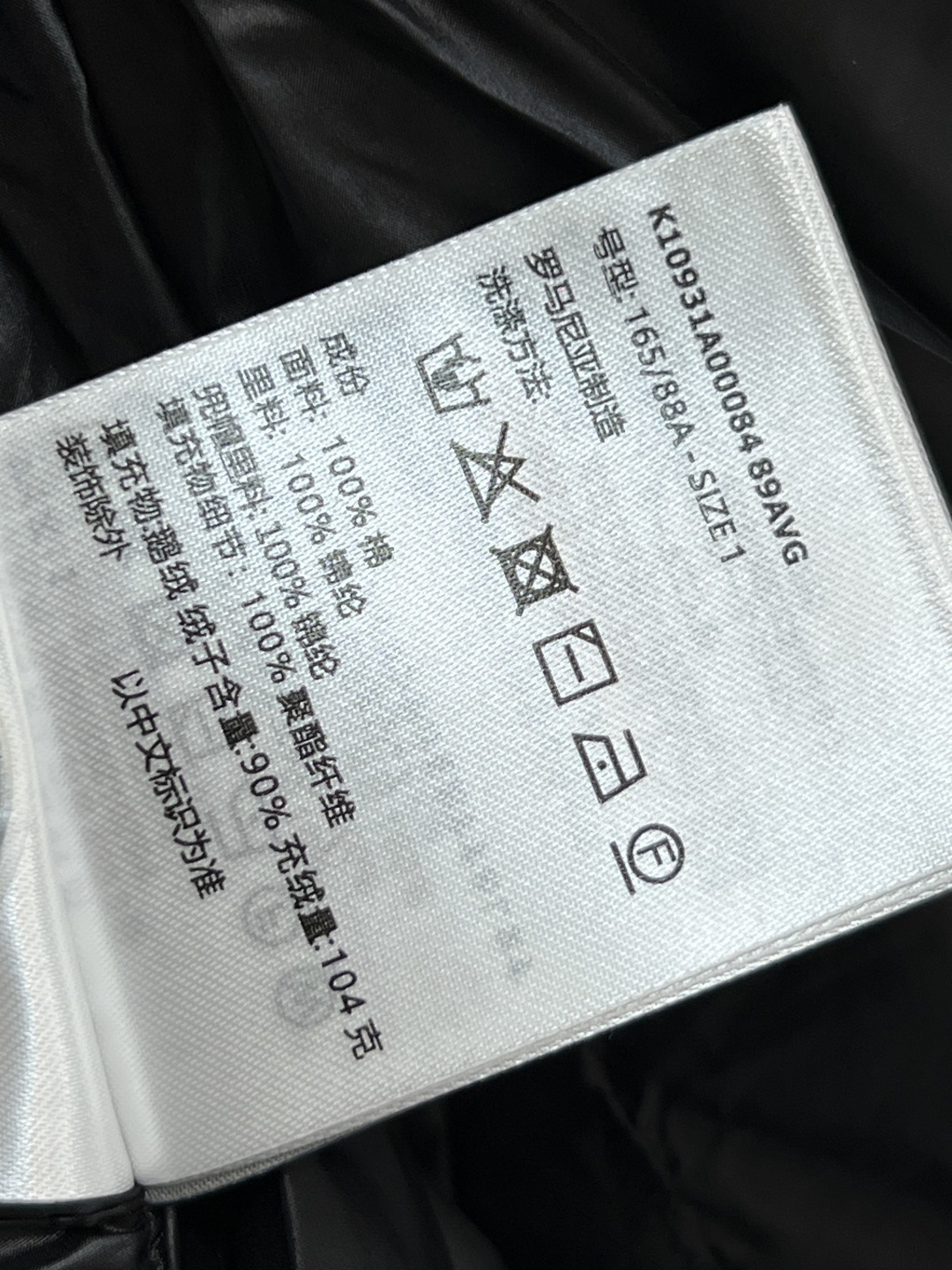 M家 25秋冬新款 连帽短款羽绒服 面料是那种很有质感的 细腻舒适的 短款收腰设计 修身显瘦 冬季保暖又