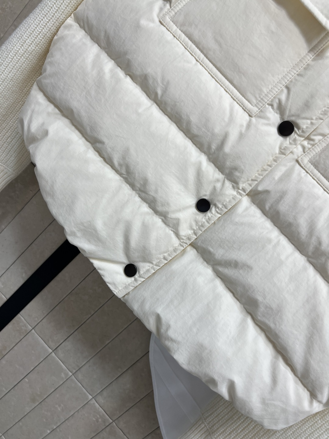 BRU家 25秋冬新款 长袖羊绒针织拼接羽绒服 气质宽松轻薄翻领羽绒服外套 主体国标90白鹅绒填充 袖子