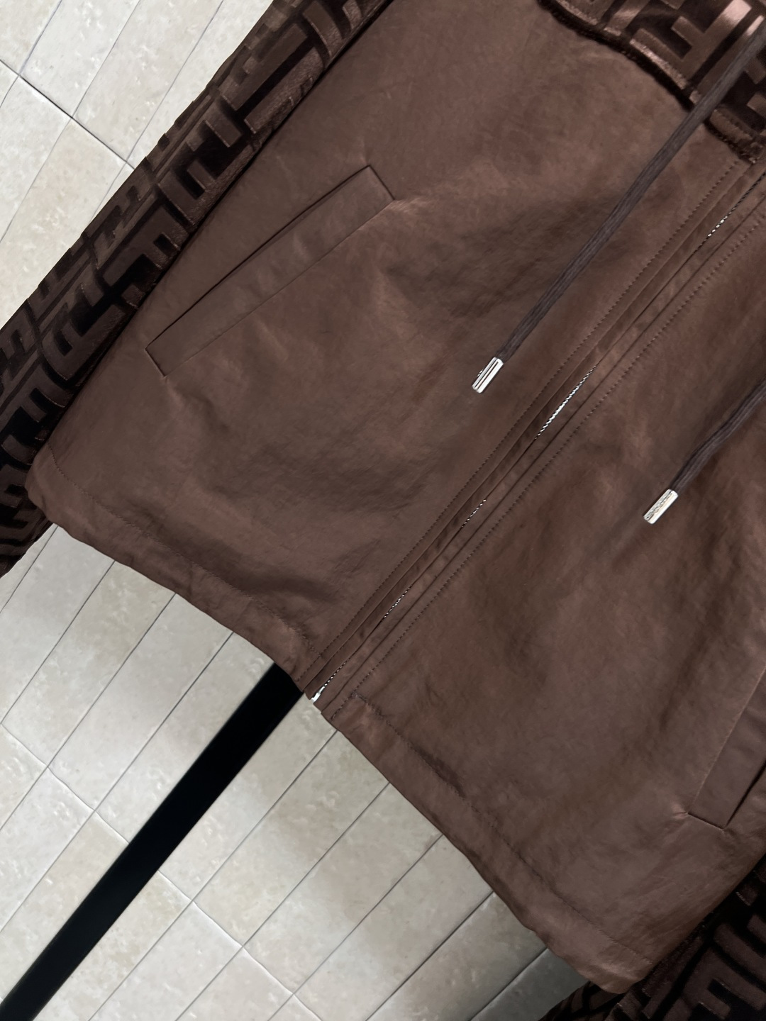 FD家 25秋冬新款 FF提花丝绒拼接休闲套装 连帽拼接拉链外套+FF提花阔腿裤 标志性FF老花图案 辨