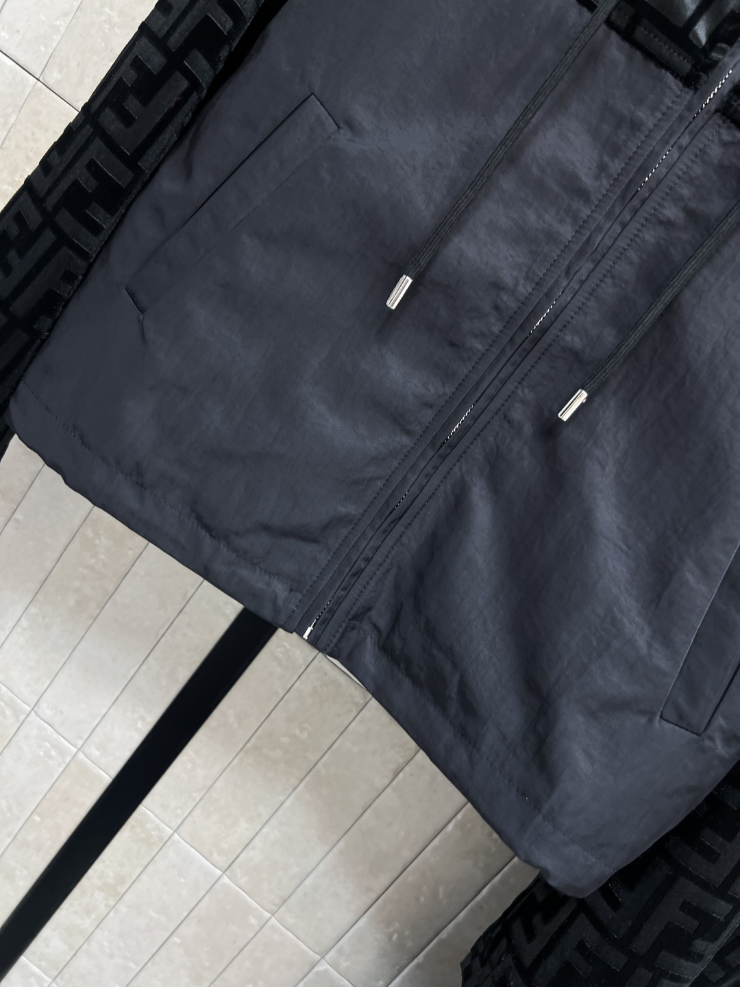 FD家 25秋冬新款 FF提花丝绒拼接休闲套装 连帽拼接拉链外套+FF提花阔腿裤 标志性FF老花图案 辨