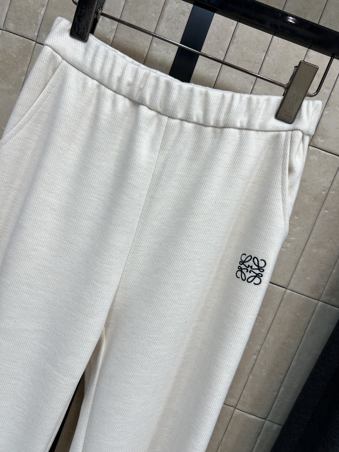 LW家 25秋冬新款 logo刺绣阔腿裤 面料垂感十足 有质感柔软亲肤 挺阔有型 时尚感满满 百搭洋气 