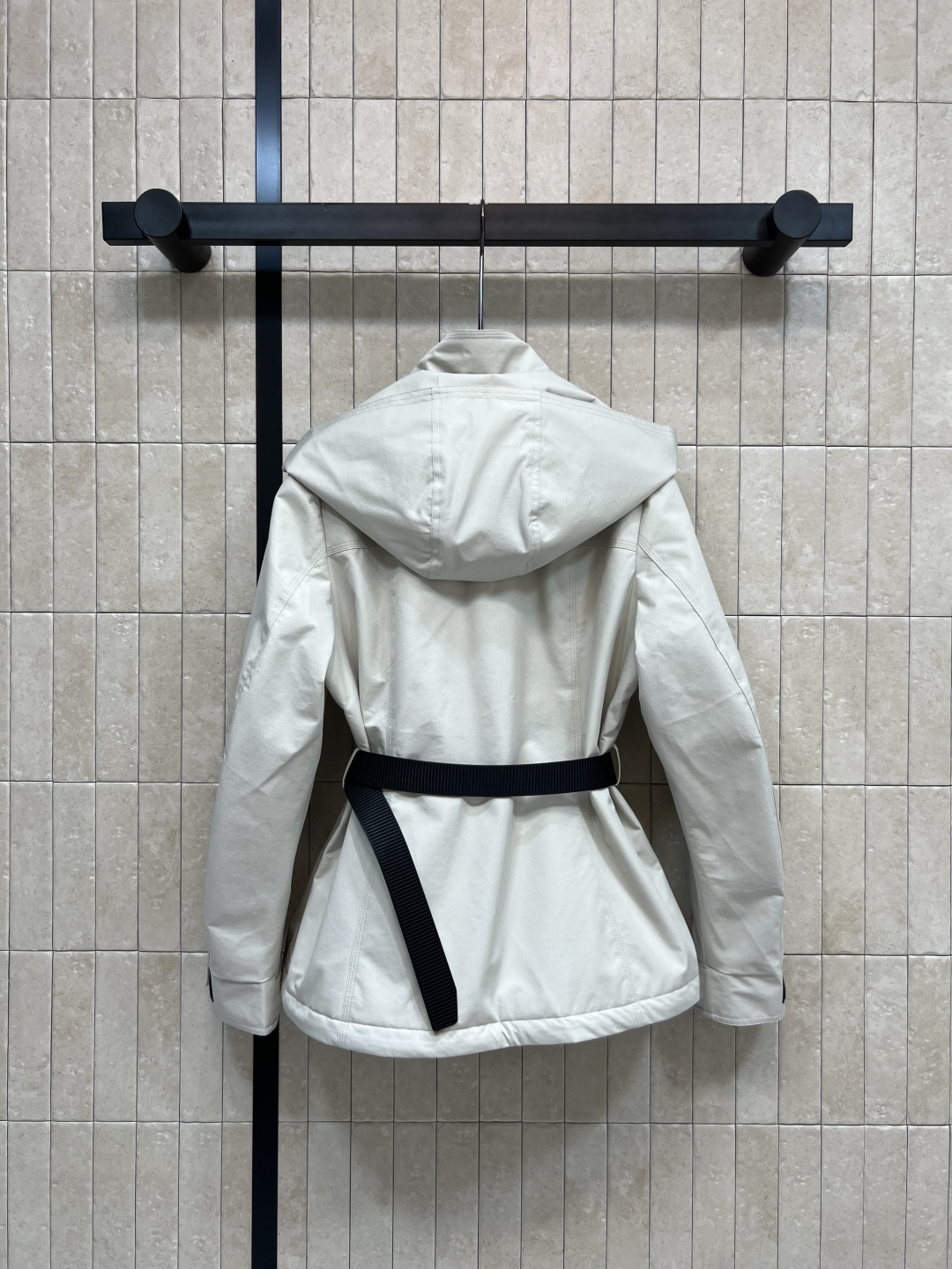 D家 25秋冬新款 连帽立领夹克外套 一穿就能出门的款 完全不用费心费力搭配 气质工装风酷帅有型 腰部黑