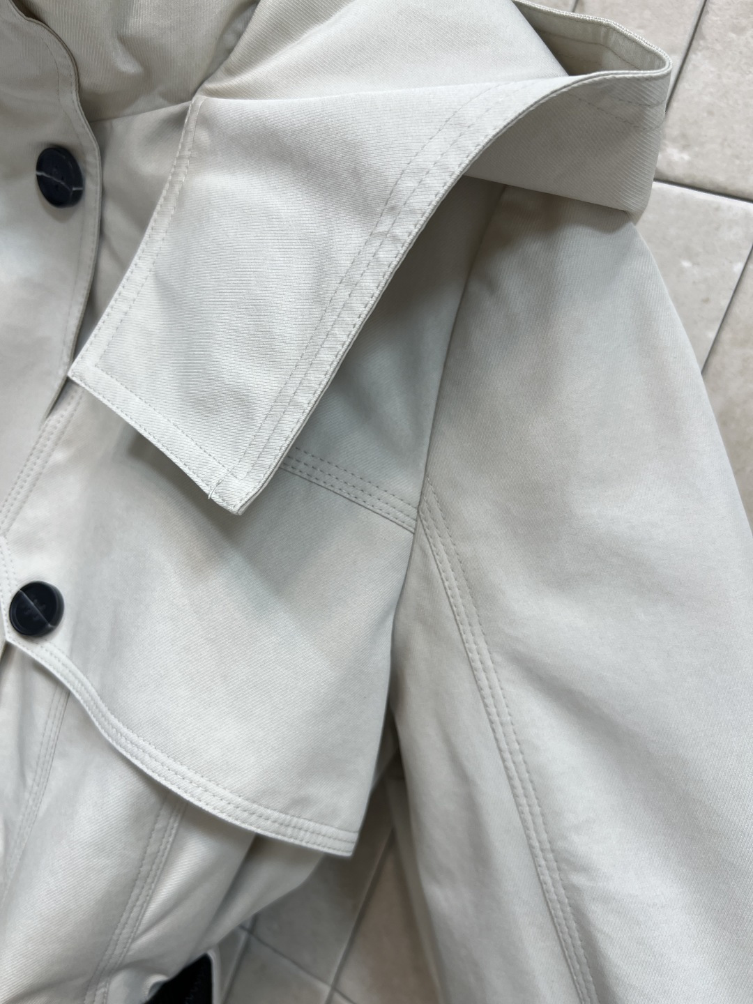 D家 25秋冬新款 连帽立领夹克外套 一穿就能出门的款 完全不用费心费力搭配 气质工装风酷帅有型 腰部黑