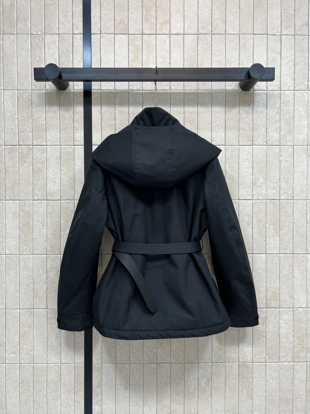 D家 25秋冬新款 连帽立领夹克外套 一穿就能出门的款 完全不用费心费力搭配 气质工装风酷帅有型 腰部黑