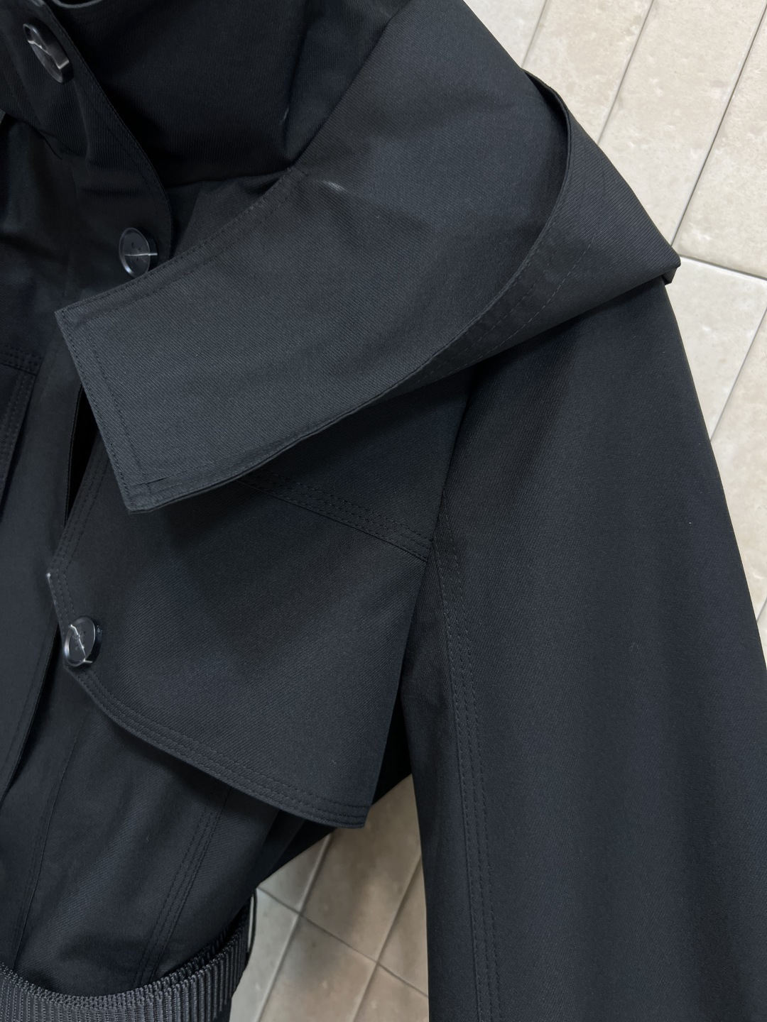 D家 25秋冬新款 连帽立领夹克外套 一穿就能出门的款 完全不用费心费力搭配 气质工装风酷帅有型 腰部黑