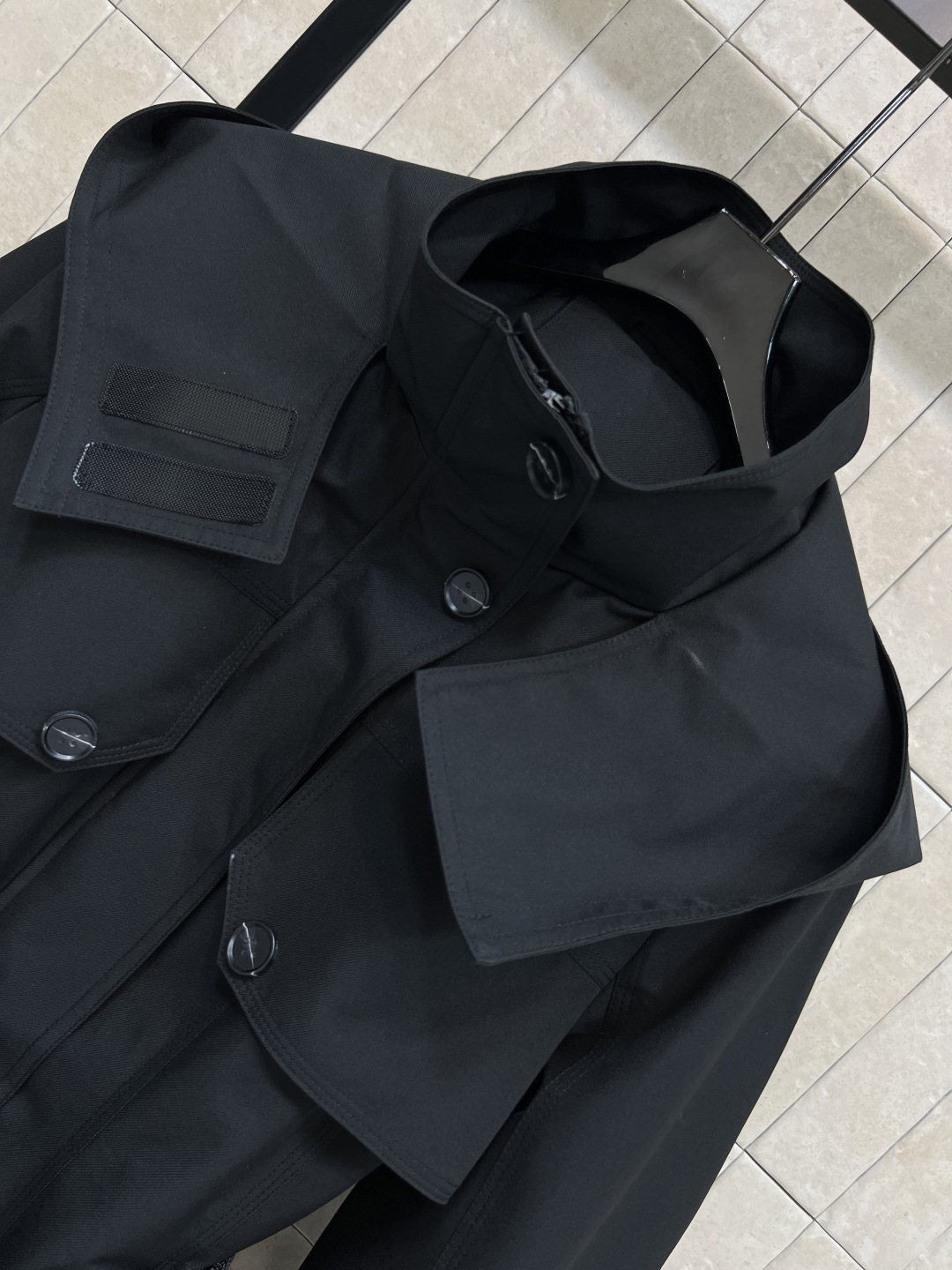 D家 25秋冬新款 连帽立领夹克外套 一穿就能出门的款 完全不用费心费力搭配 气质工装风酷帅有型 腰部黑