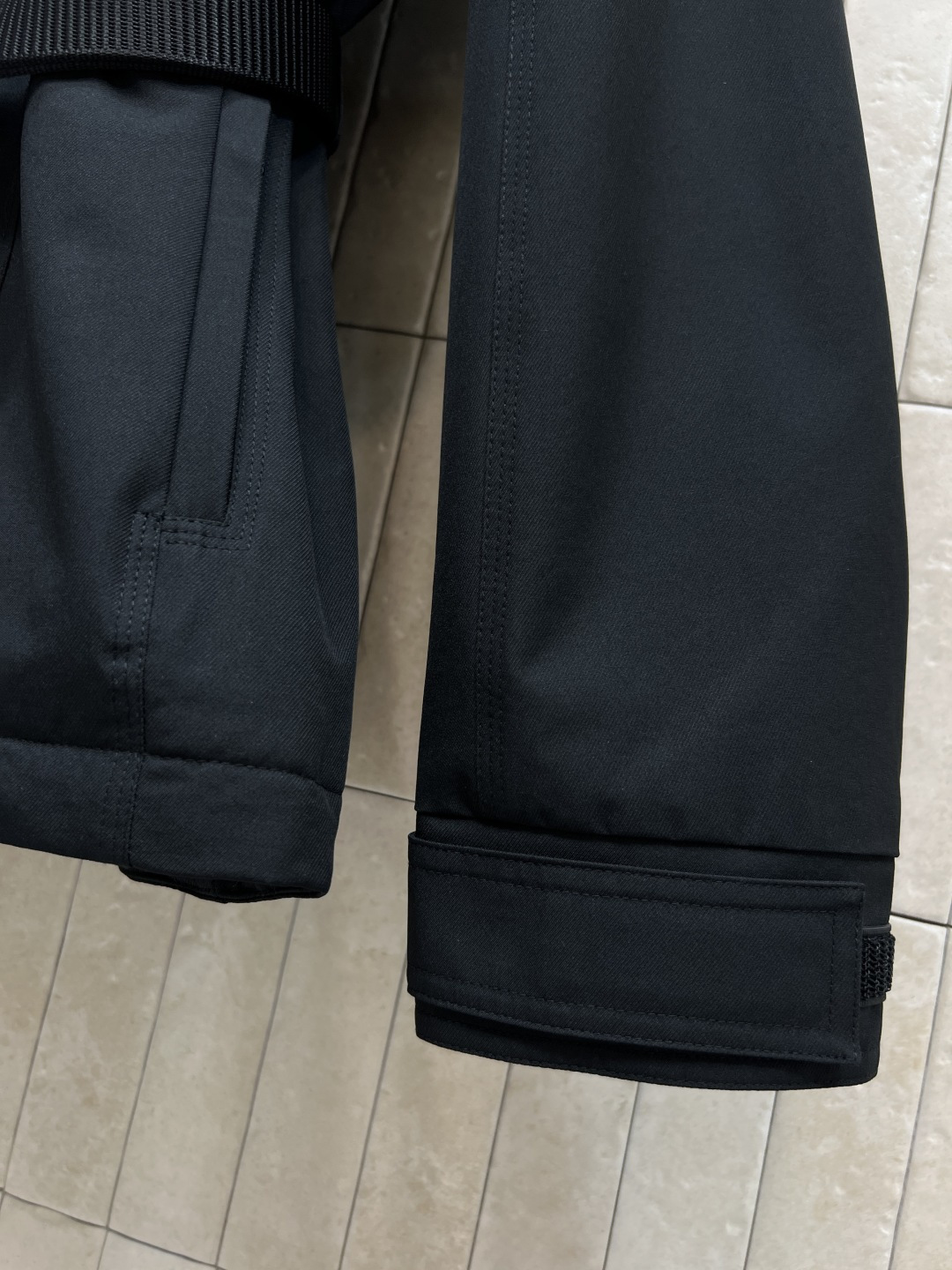 D家 25秋冬新款 连帽立领夹克外套 一穿就能出门的款 完全不用费心费力搭配 气质工装风酷帅有型 腰部黑