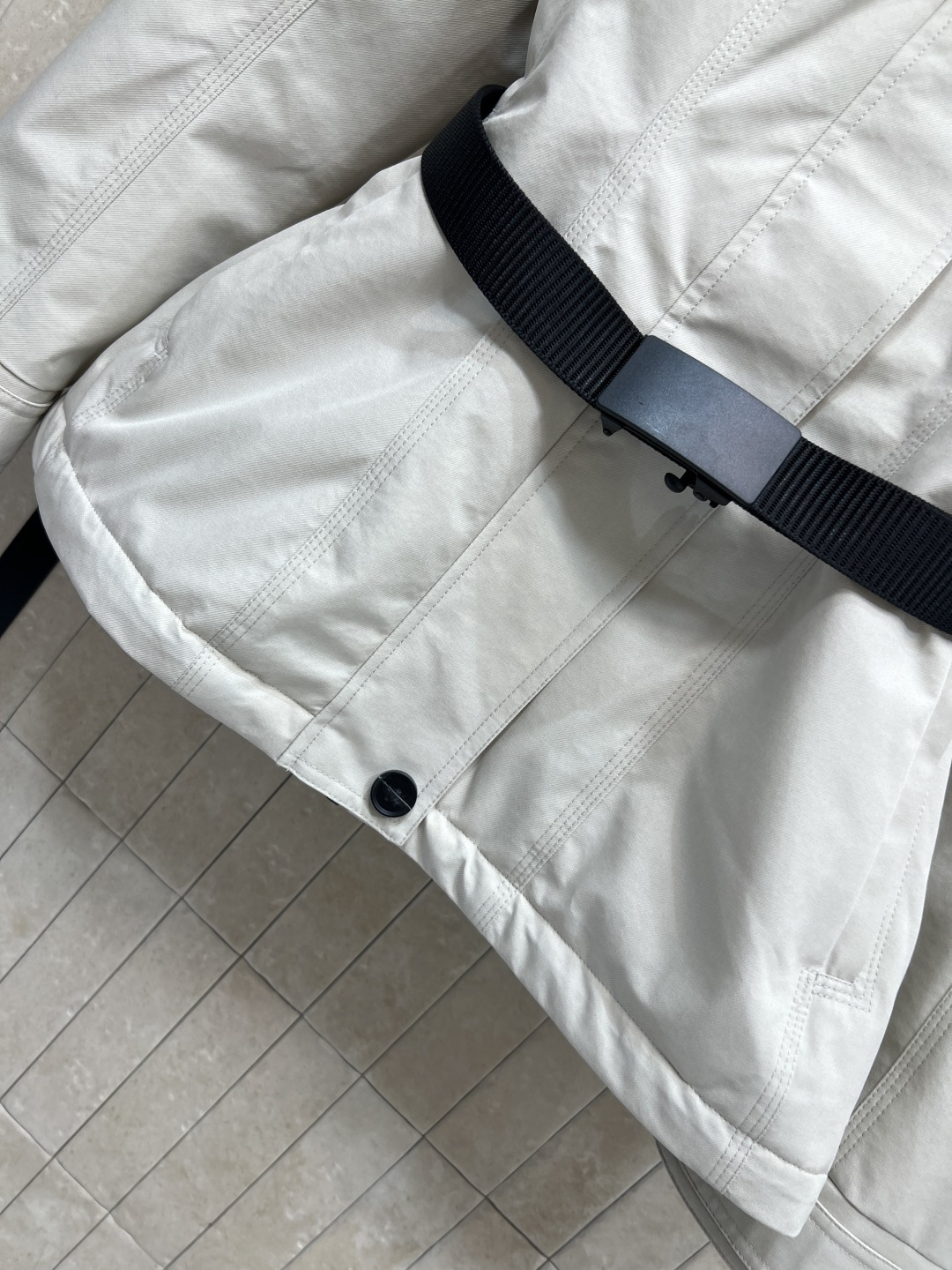 D家 25秋冬新款 连帽立领夹克外套 一穿就能出门的款 完全不用费心费力搭配 气质工装风酷帅有型 腰部黑