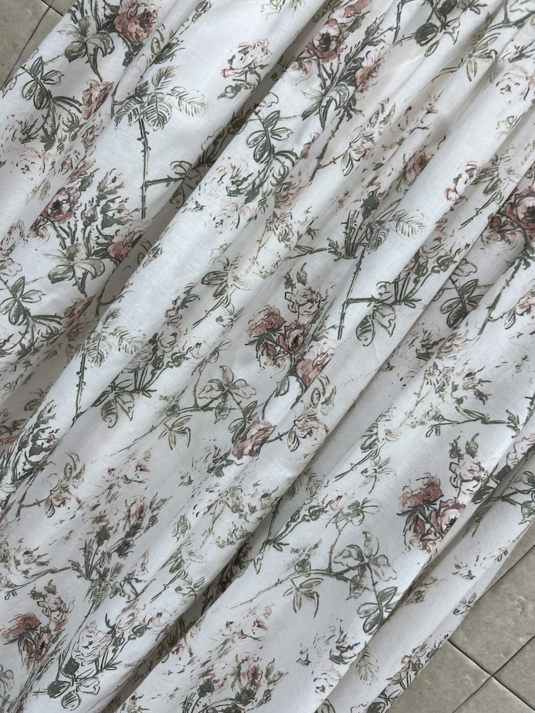 D家 26春夏新品 碎花印花高腰半身裙 经典花卉印花 浪漫优雅气质满分！A字长裙版型 适合多种身材日常通