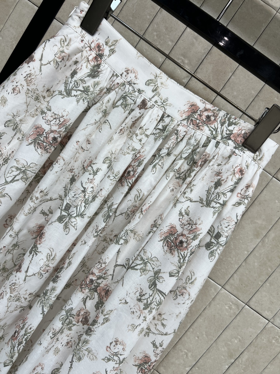 D家 26春夏新品 碎花印花高腰半身裙 经典花卉印花 浪漫优雅气质满分！A字长裙版型 适合多种身材日常通