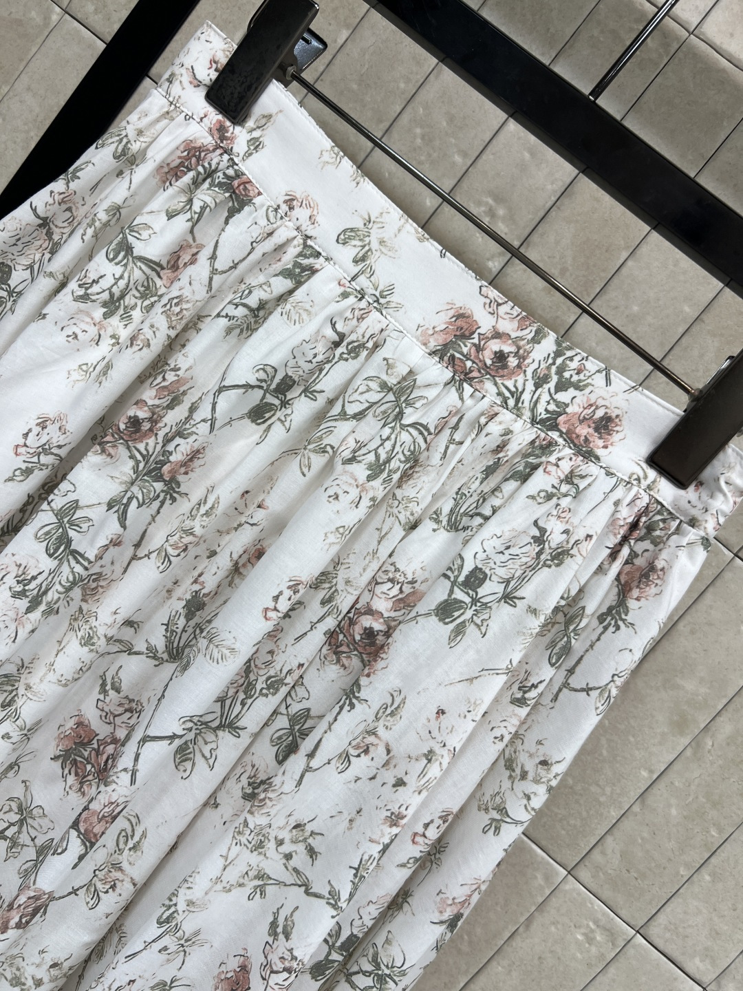 D家 26春夏新品 碎花印花高腰半身裙 经典花卉印花 浪漫优雅气质满分！A字长裙版型 适合多种身材日常通