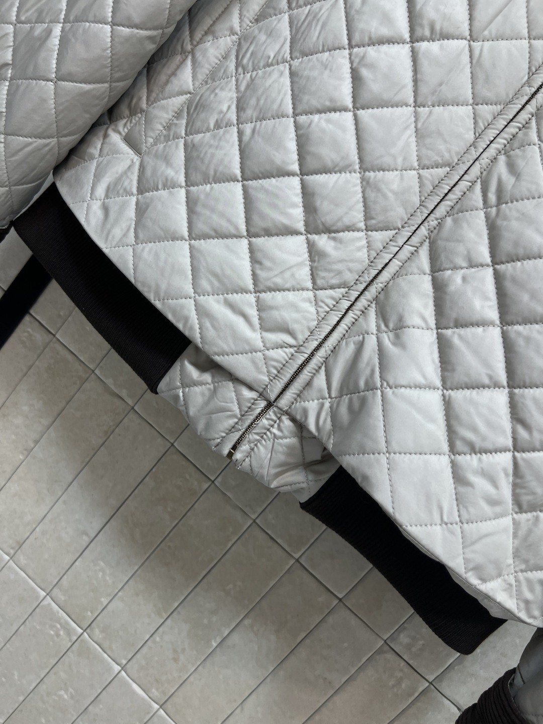 LW家 25秋冬新款 灯芯绒翻领菱格纹棉服 经典菱形绗缝+灯芯绒领口袖口 复古又时髦！夹棉设计防风保暖效