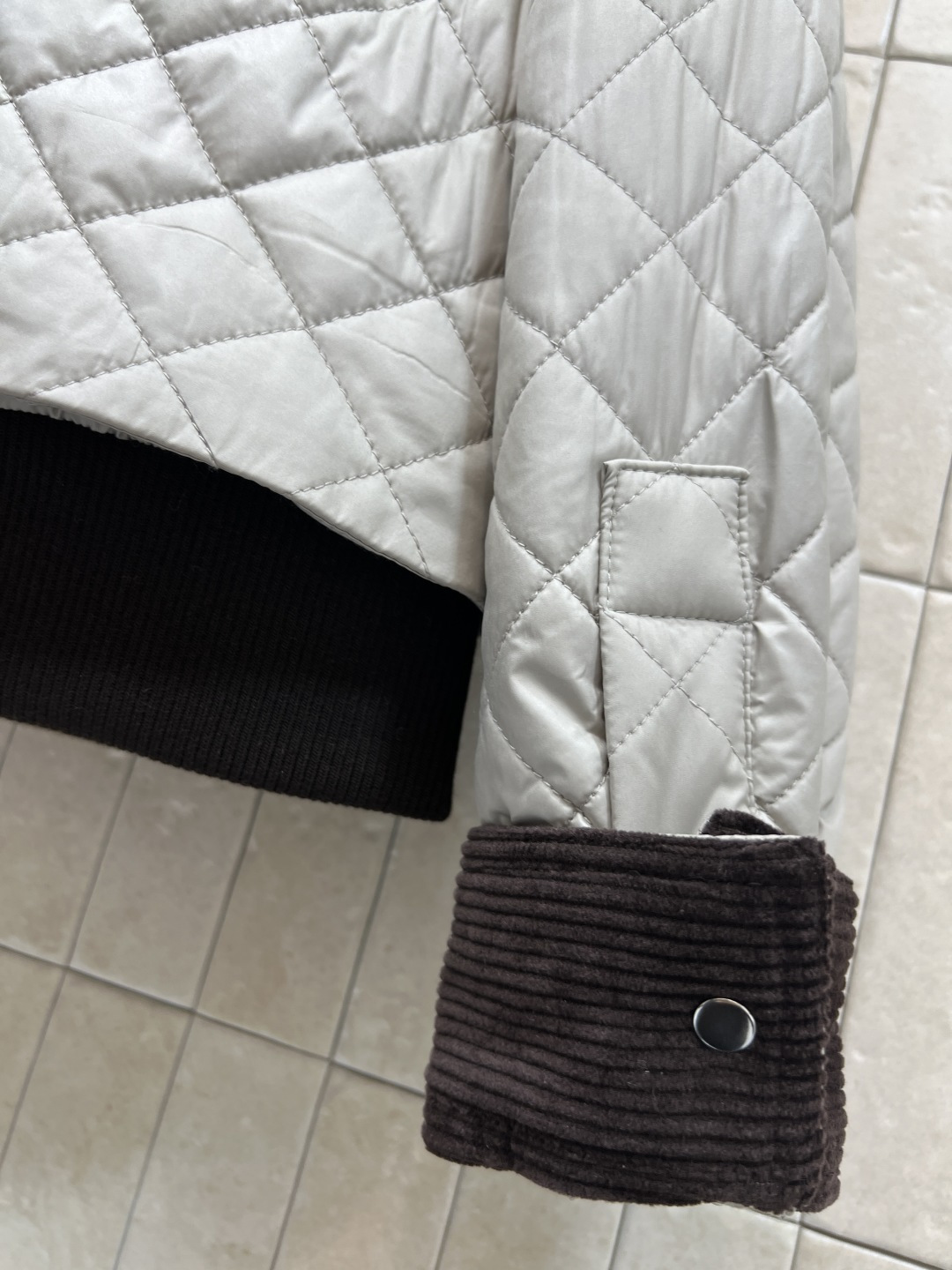 LW家 25秋冬新款 灯芯绒翻领菱格纹棉服 经典菱形绗缝+灯芯绒领口袖口 复古又时髦！夹棉设计防风保暖效