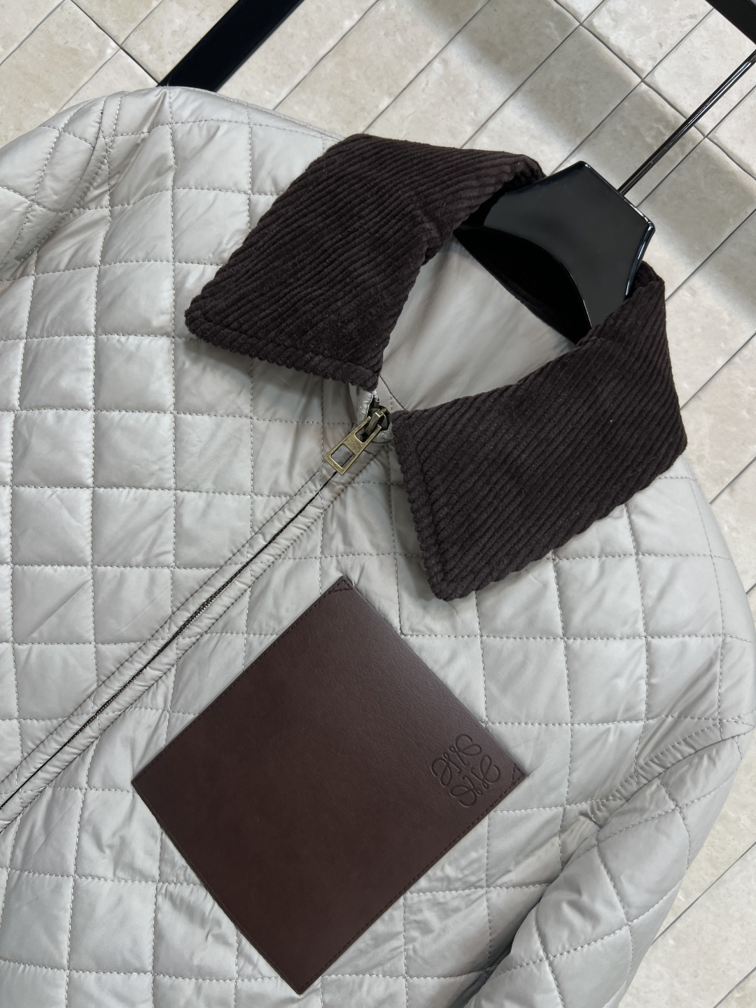 LW家 25秋冬新款 灯芯绒翻领菱格纹棉服 经典菱形绗缝+灯芯绒领口袖口 复古又时髦！夹棉设计防风保暖效