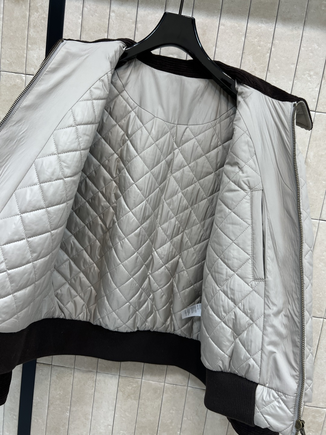 LW家 25秋冬新款 灯芯绒翻领菱格纹棉服 经典菱形绗缝+灯芯绒领口袖口 复古又时髦！夹棉设计防风保暖效