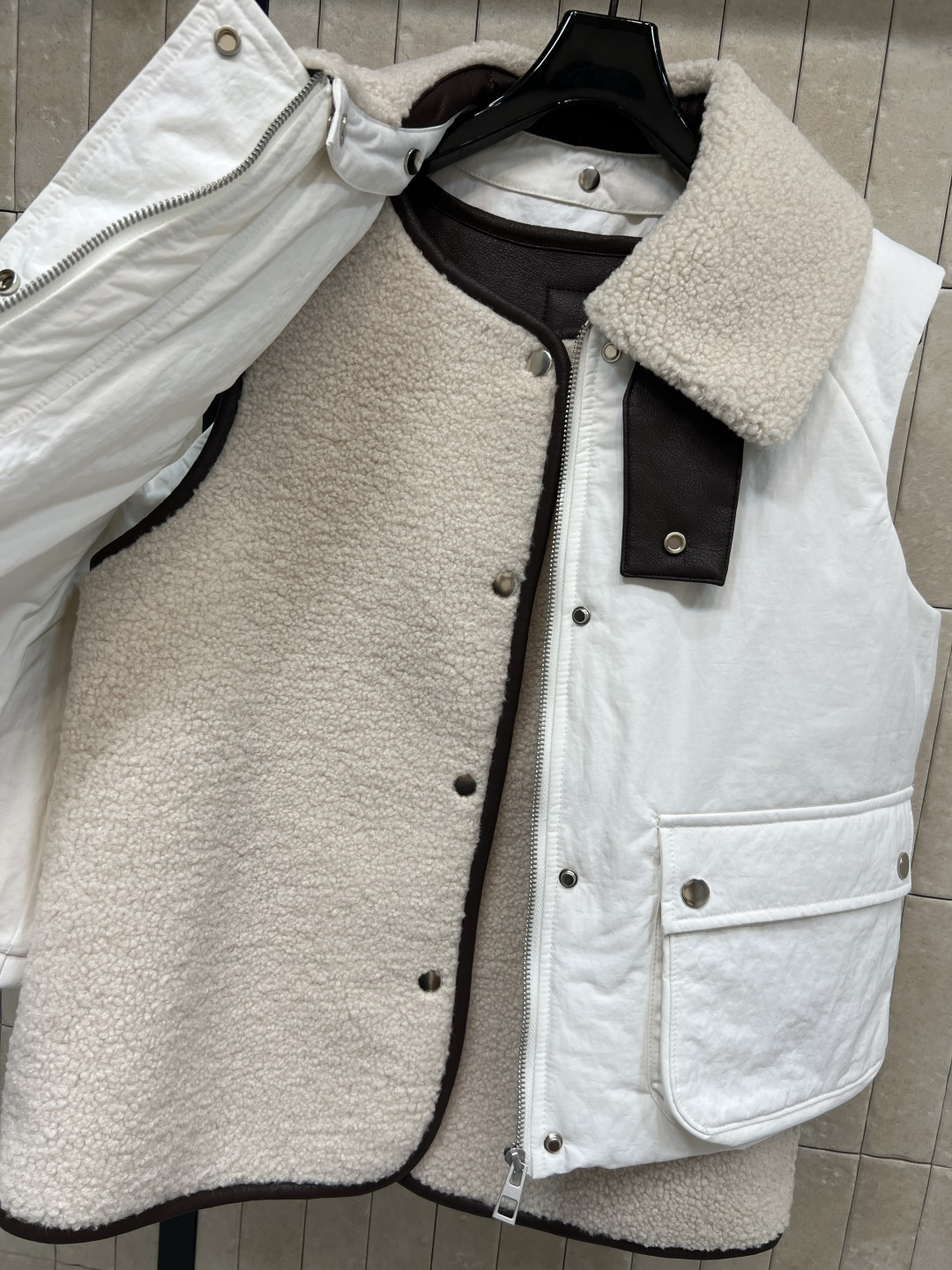 LW家 25秋冬新款 皮毛一体棉服马甲 可拆卸羊羔毛领棉马甲+双面穿皮毛马甲 一衣多穿超实用！外套正面按