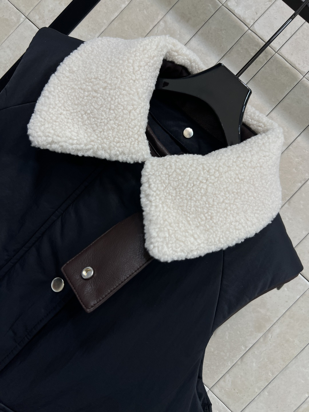LW家 25秋冬新款 皮毛一体棉服马甲 可拆卸羊羔毛领棉马甲+双面穿皮毛马甲 一衣多穿超实用！外套正面按