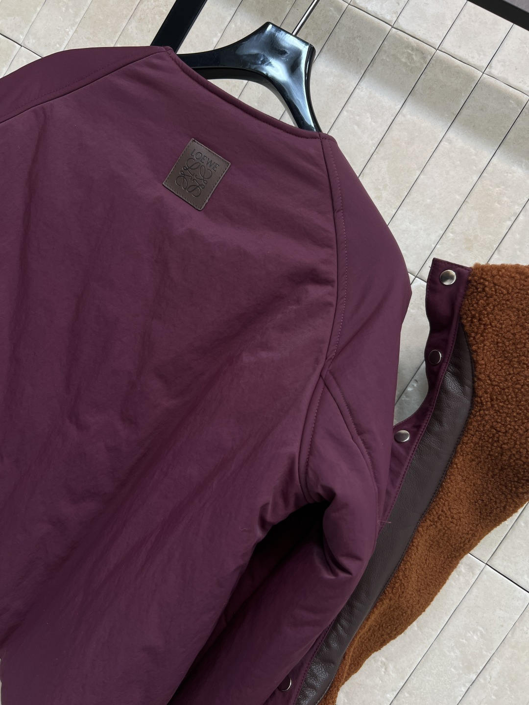 LW家 25秋冬新款 皮毛一体棉服 可拆卸羊羔毛领棉外套 +双面穿皮毛马甲 一衣多穿超实用！外套正面按扣