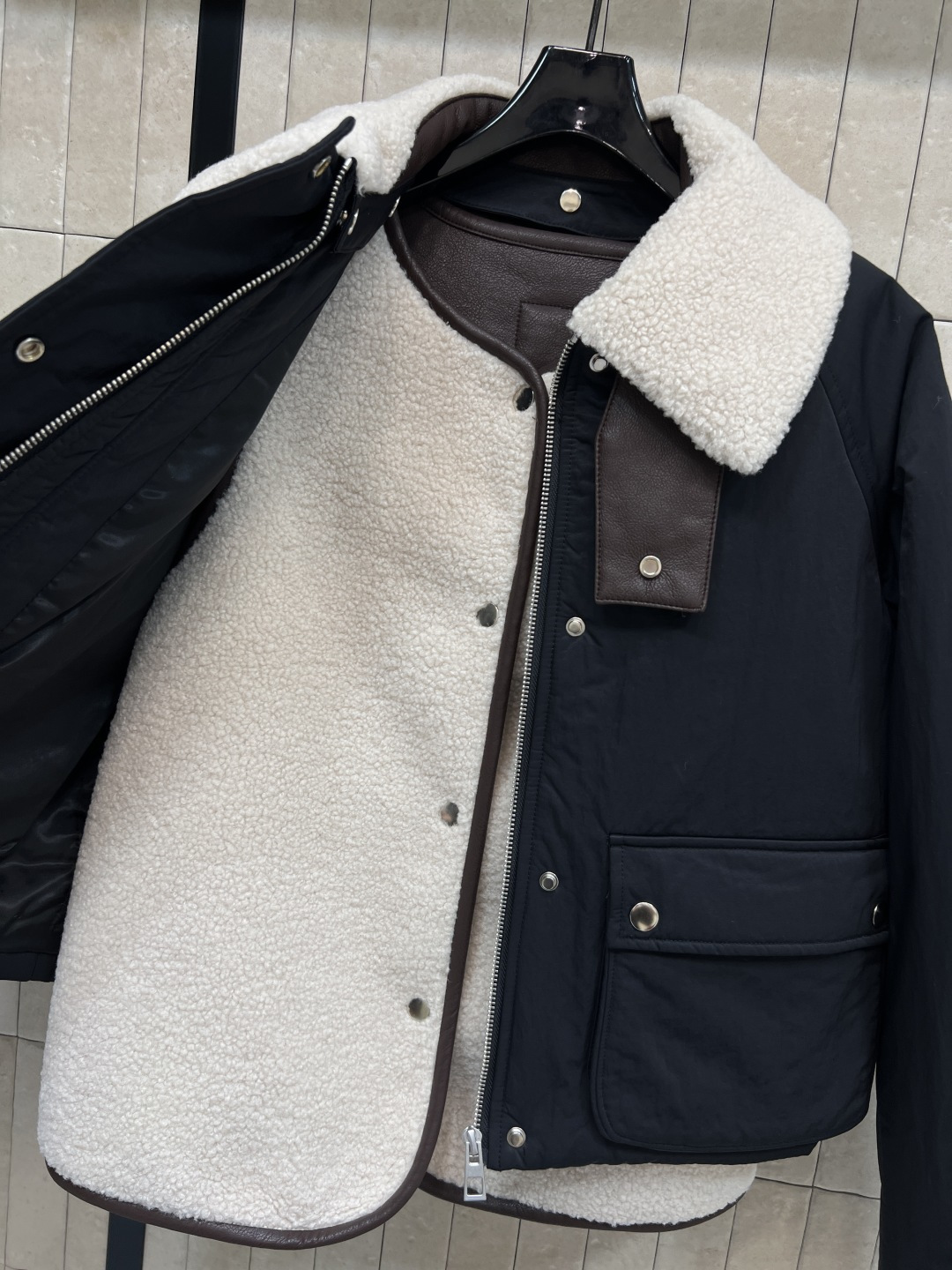 LW家 25秋冬新款 皮毛一体棉服 可拆卸羊羔毛领棉外套 +双面穿皮毛马甲 一衣多穿超实用！外套正面按扣