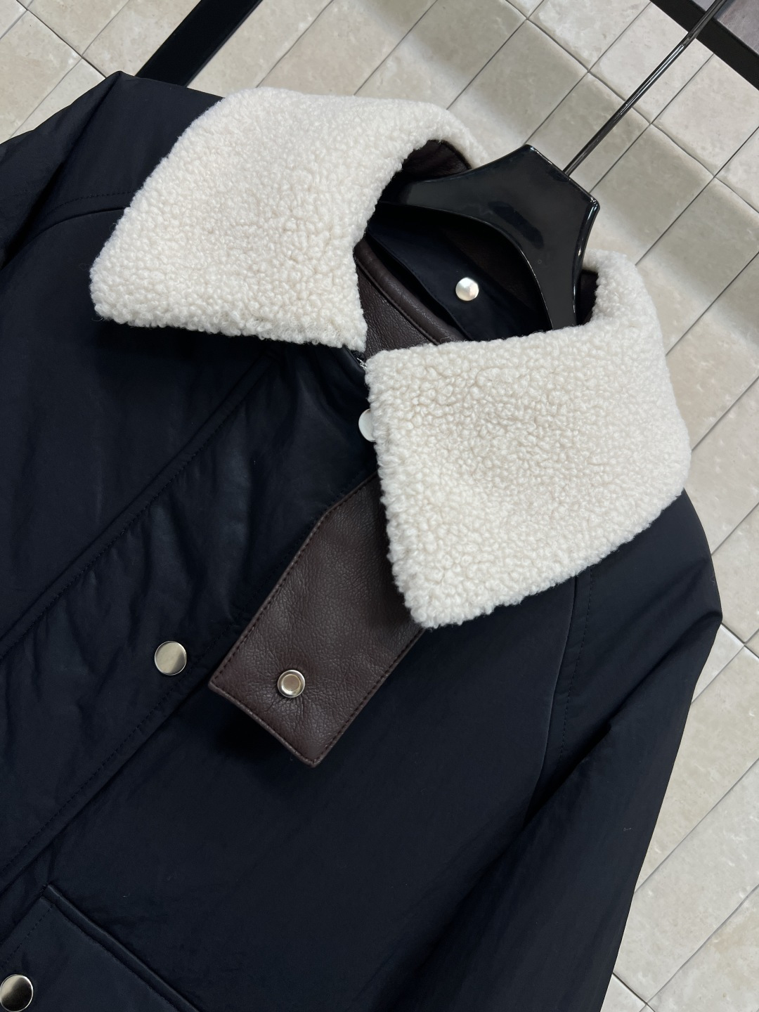 LW家 25秋冬新款 皮毛一体棉服 可拆卸羊羔毛领棉外套 +双面穿皮毛马甲 一衣多穿超实用！外套正面按扣