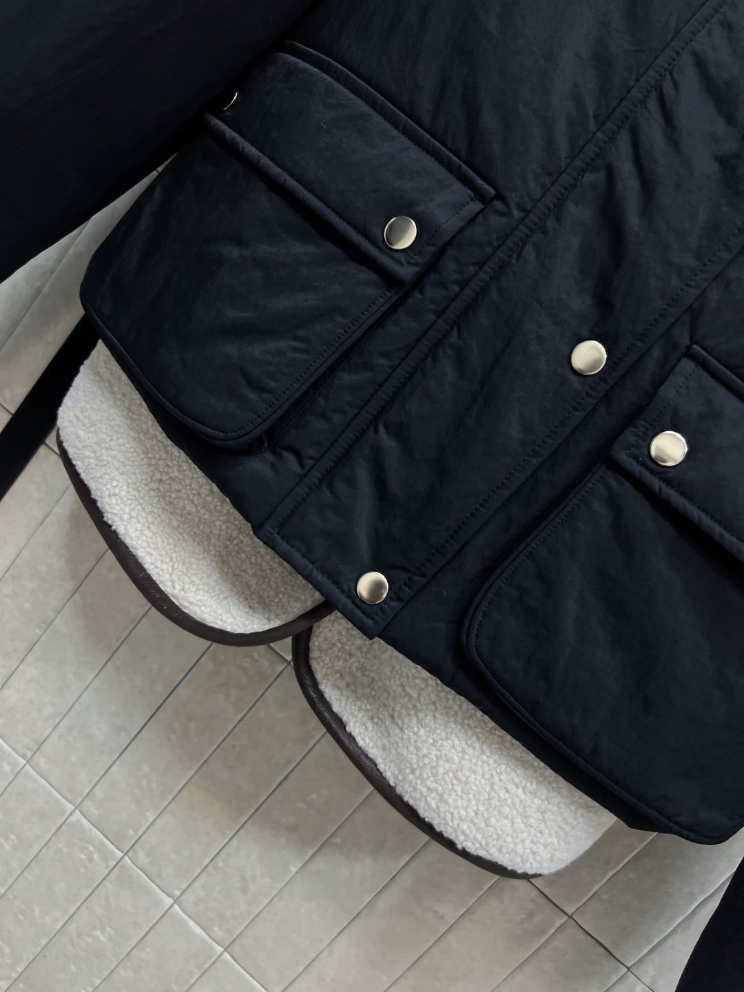 LW家 25秋冬新款 皮毛一体棉服 可拆卸羊羔毛领棉外套 +双面穿皮毛马甲 一衣多穿超实用！外套正面按扣