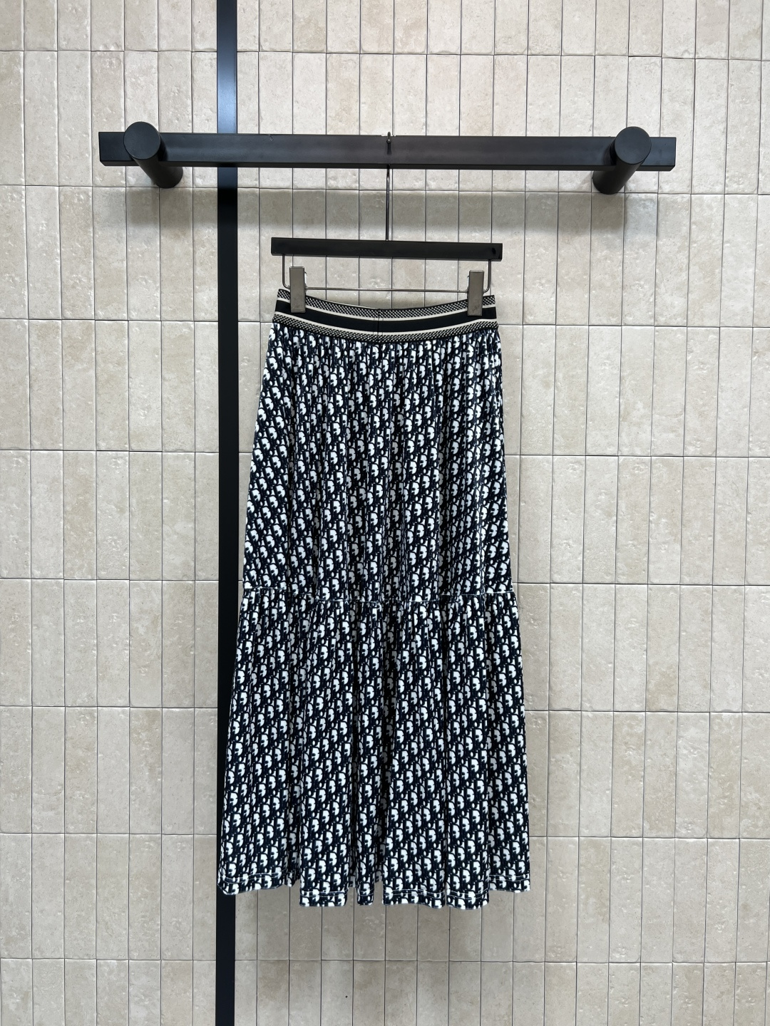 D家 25秋冬新款 D字母提花丝绒高腰半身裙 定制经典D字母提花丝绒面料 logo提花松紧腰头 细节满分