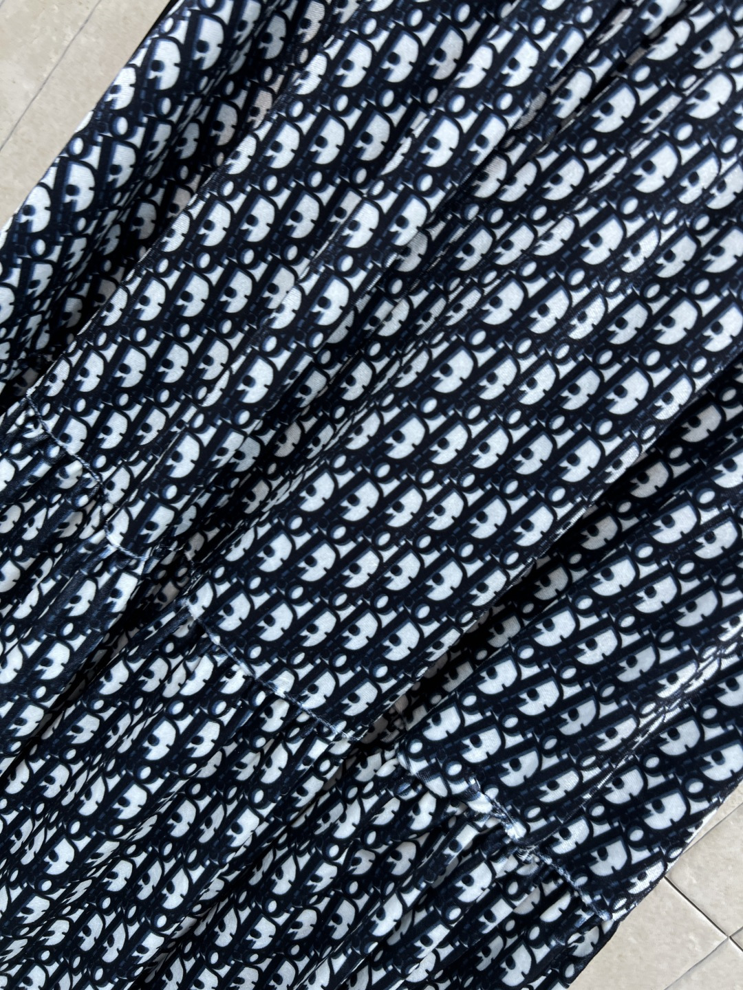 D家 25秋冬新款 D字母提花丝绒高腰半身裙 定制经典D字母提花丝绒面料 logo提花松紧腰头 细节满分