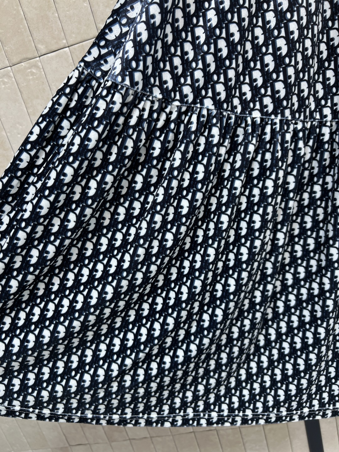 D家 25秋冬新款 D字母提花丝绒高腰半身裙 定制经典D字母提花丝绒面料 logo提花松紧腰头 细节满分