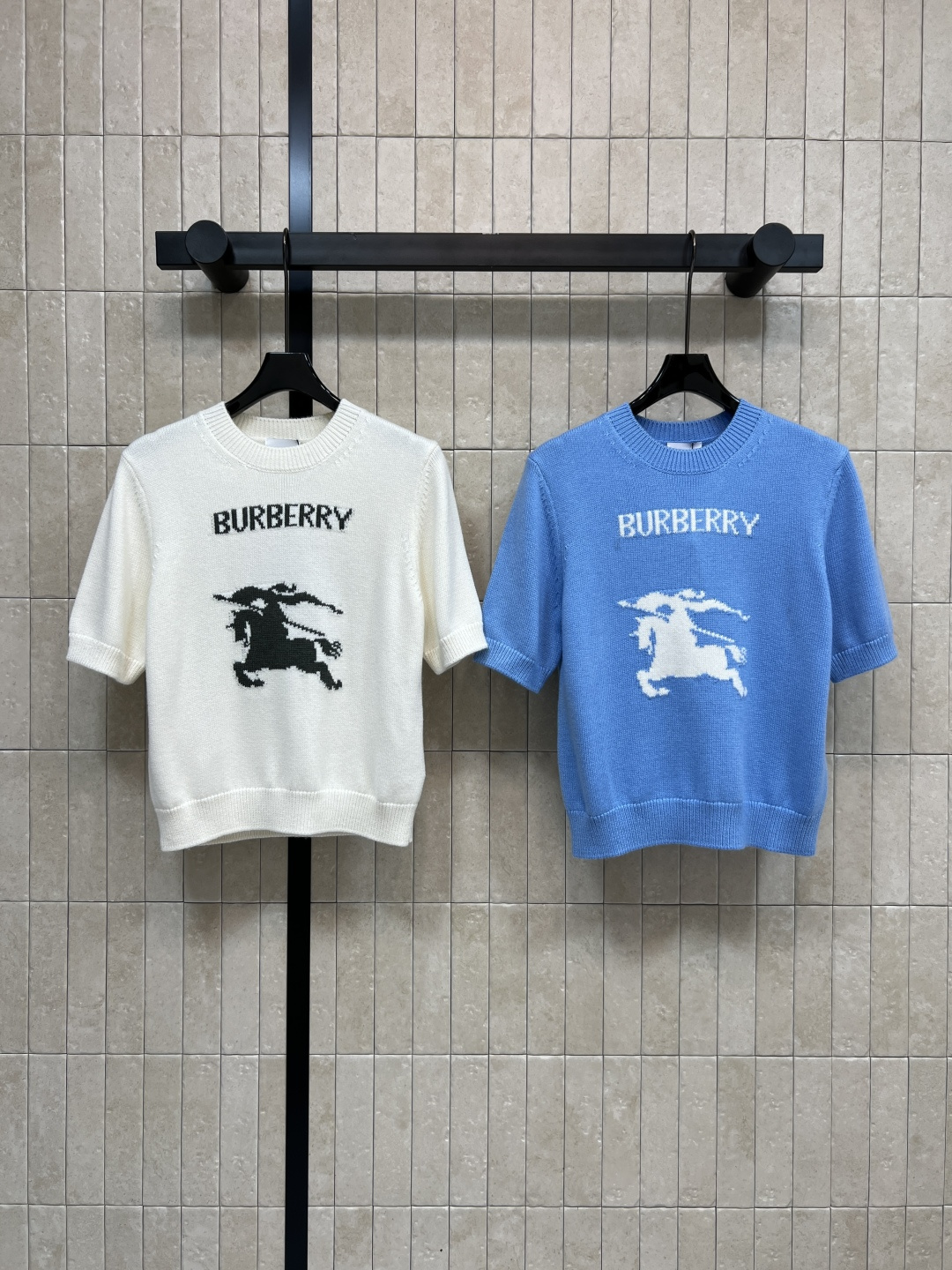 BUR家 25秋冬新款 骑士徽标短袖针织衫 采用30%羊毛+70%羊绒混纺 软糯亲肤又保暖 秋冬穿超舒服