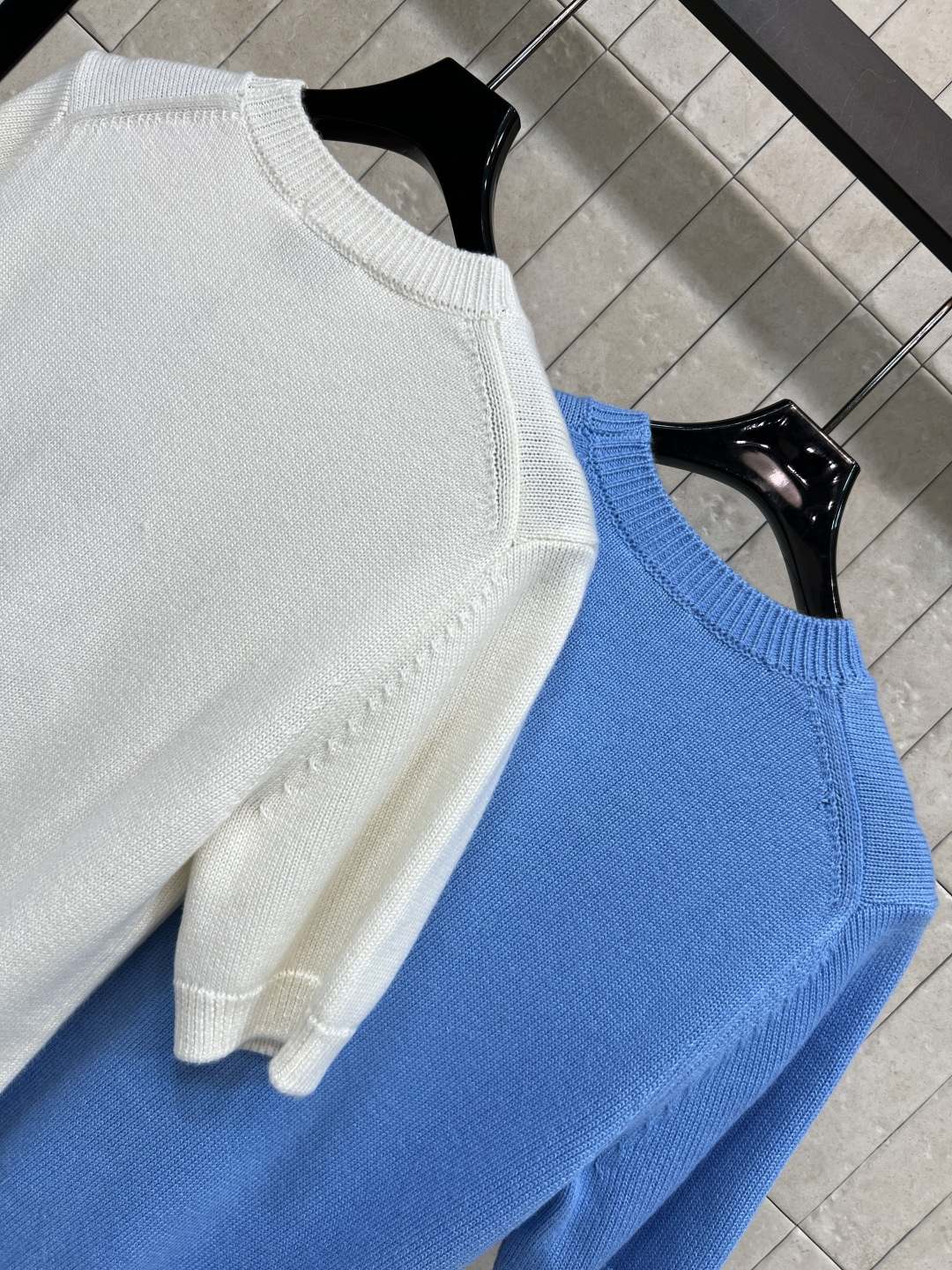 BUR家 25秋冬新款 骑士徽标短袖针织衫 采用30%羊毛+70%羊绒混纺 软糯亲肤又保暖 秋冬穿超舒服