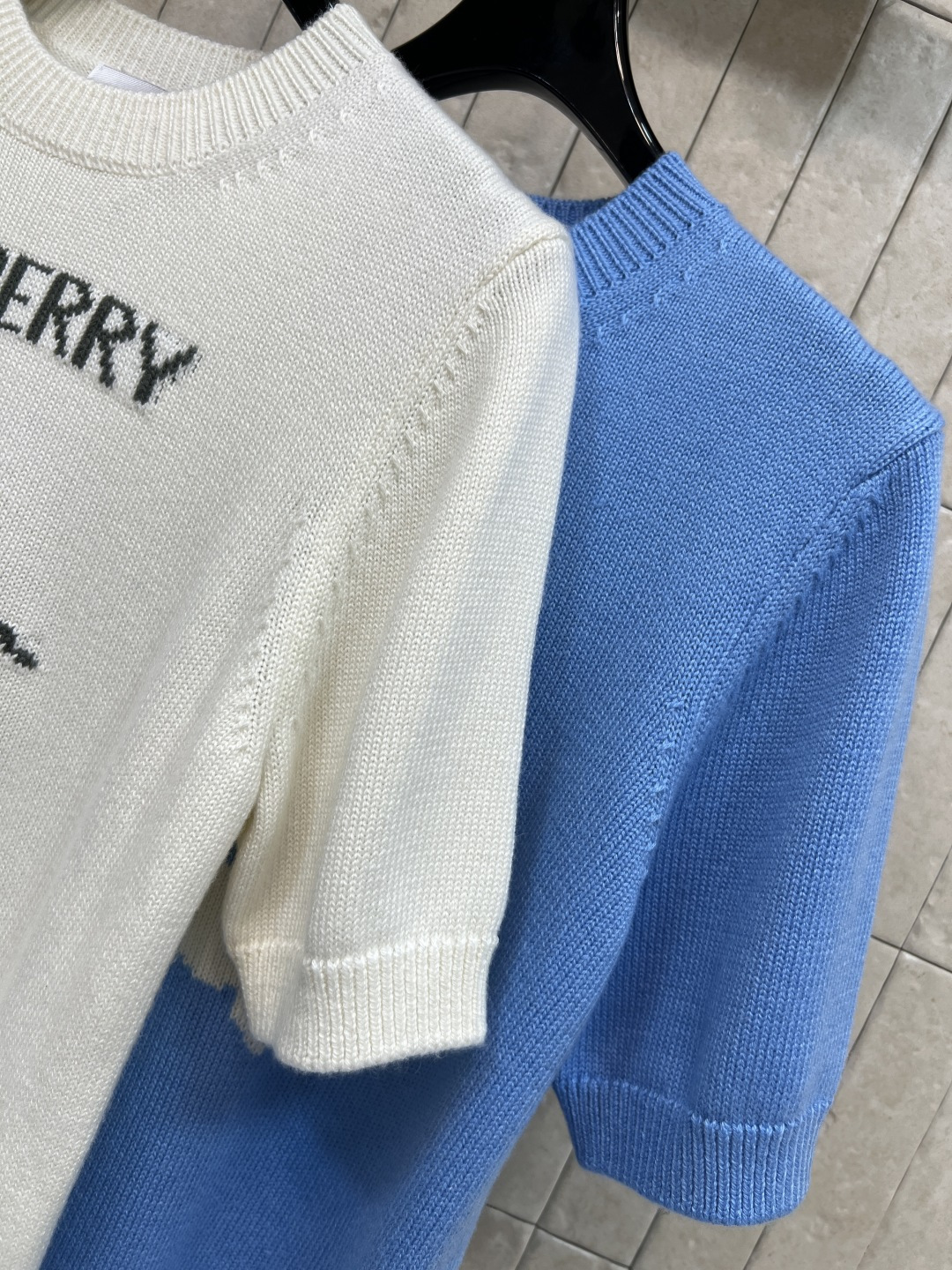 BUR家 25秋冬新款 骑士徽标短袖针织衫 采用30%羊毛+70%羊绒混纺 软糯亲肤又保暖 秋冬穿超舒服