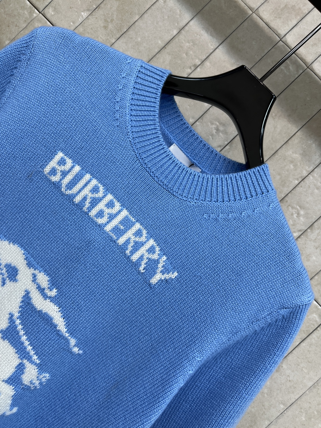 BUR家 25秋冬新款 骑士徽标短袖针织衫 采用30%羊毛+70%羊绒混纺 软糯亲肤又保暖 秋冬穿超舒服