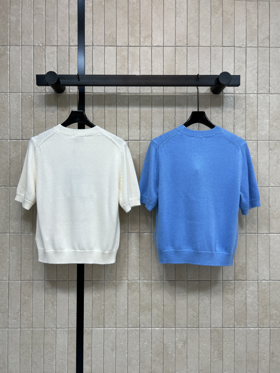 BUR家 25秋冬新款 骑士徽标短袖针织衫 采用30%羊毛+70%羊绒混纺 软糯亲肤又保暖 秋冬穿超舒服