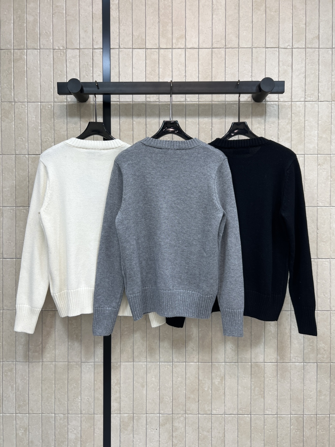 PD家 25秋冬新款 logo徽标刺绣圆领长袖 毛衣 胸前经典logo徽标刺绣 低调又有辨识度 高品质羊