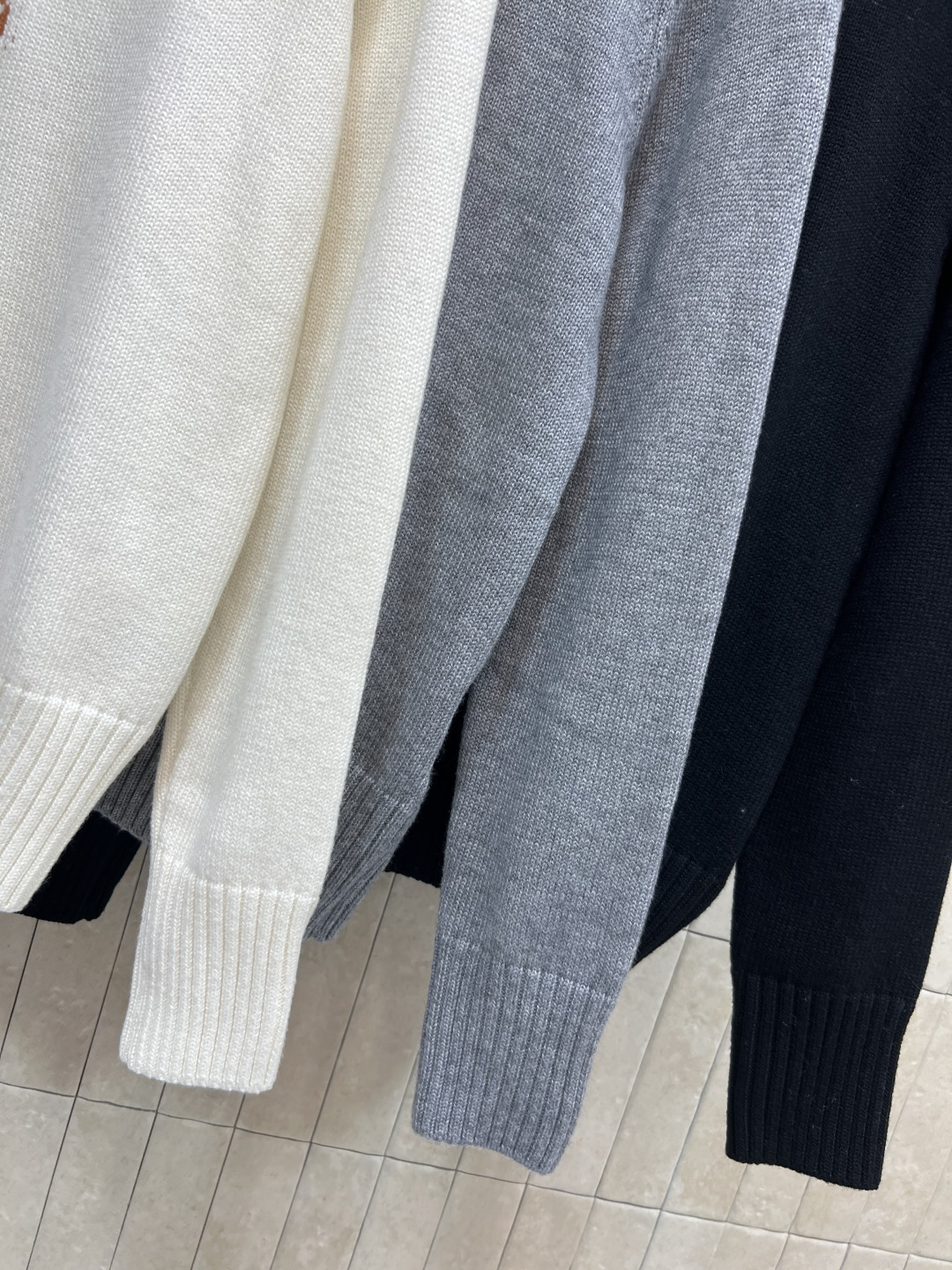 PD家 25秋冬新款 logo徽标刺绣圆领长袖 毛衣 胸前经典logo徽标刺绣 低调又有辨识度 高品质羊