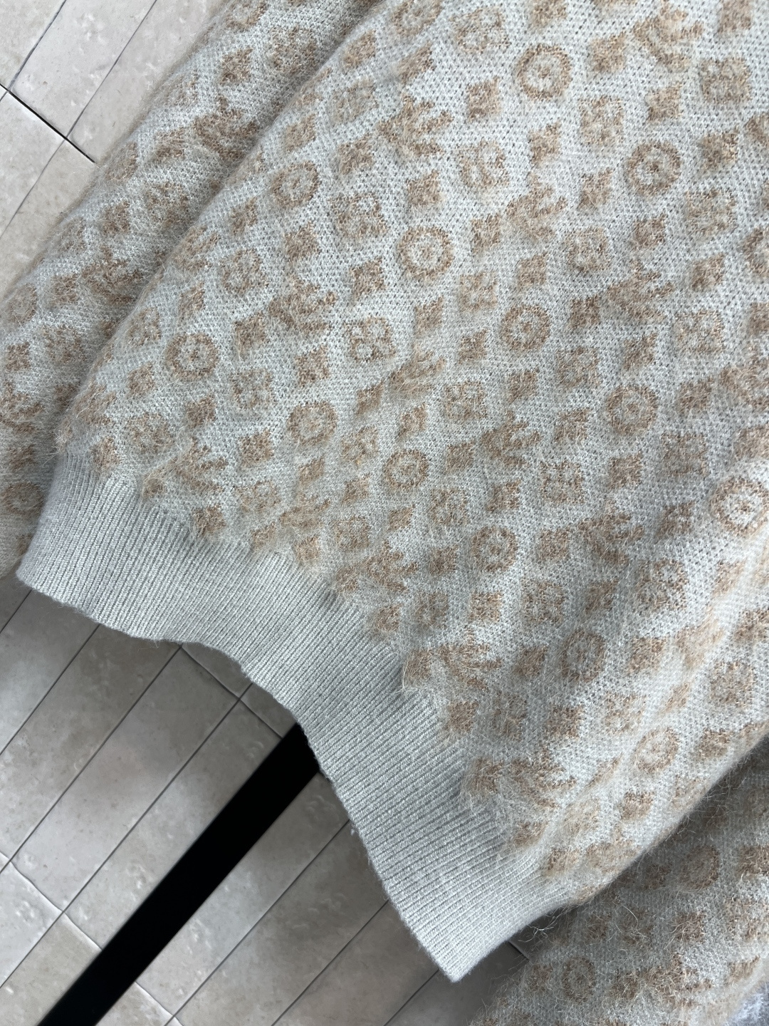 L家 25秋冬新款 老花提花针织圆领长袖衫 采用高品质羊毛羊绒混纺 柔软又保暖 秋冬穿超舒服！经典Mon